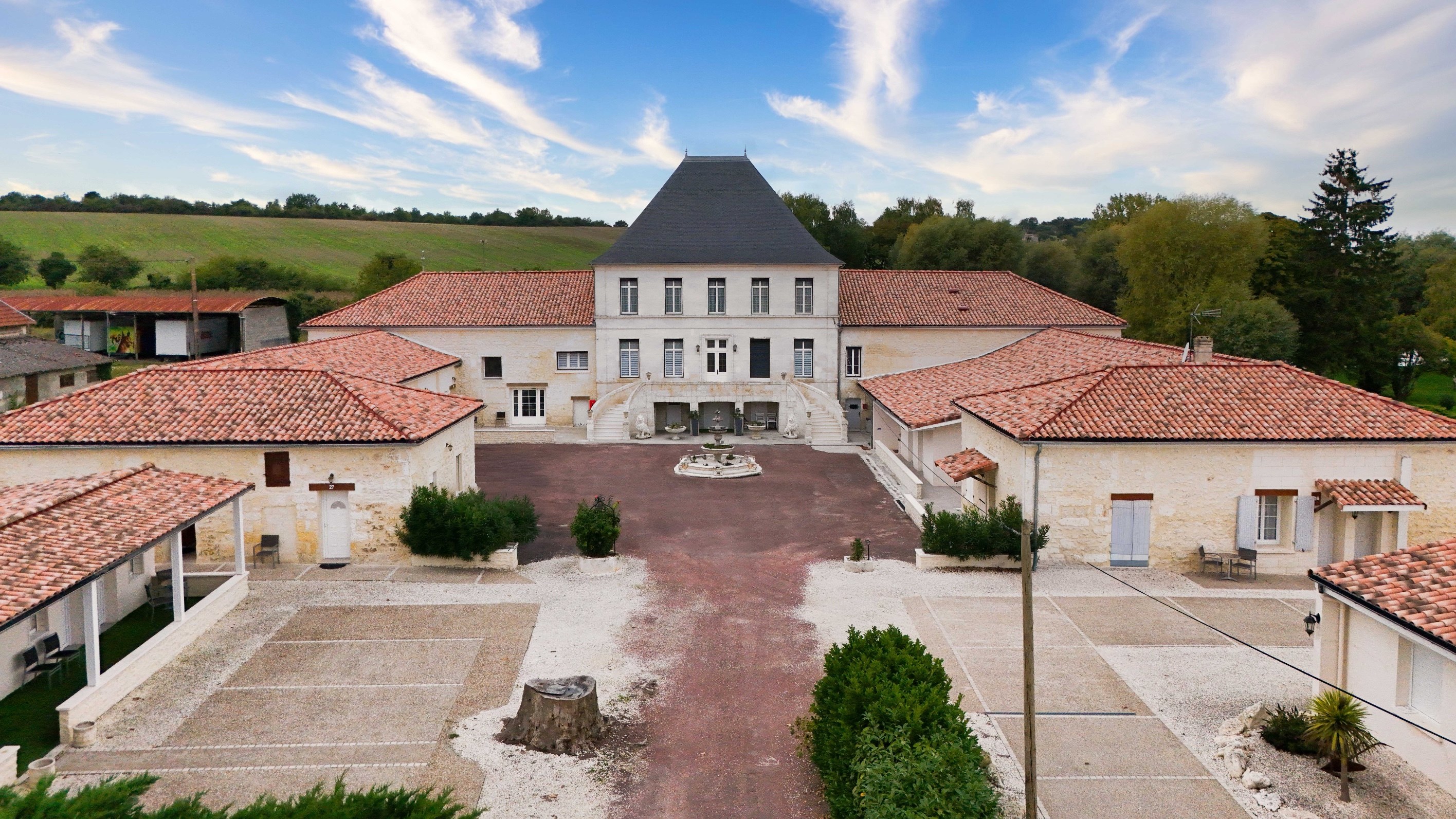  EXCEPTIONAL ESTATE FOR HOSPITALITY AND EVENTS WITH PRIVATE MANOR HOUSE NEAR ANG… - 物件實景