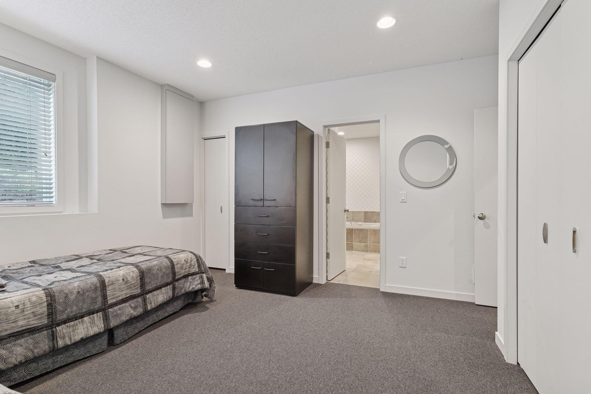 Lilydale, Minnesota, 55118, United States, 3 Bedrooms Bedrooms, ,3 BathroomsBathrooms,Residential,For Sale,1989452