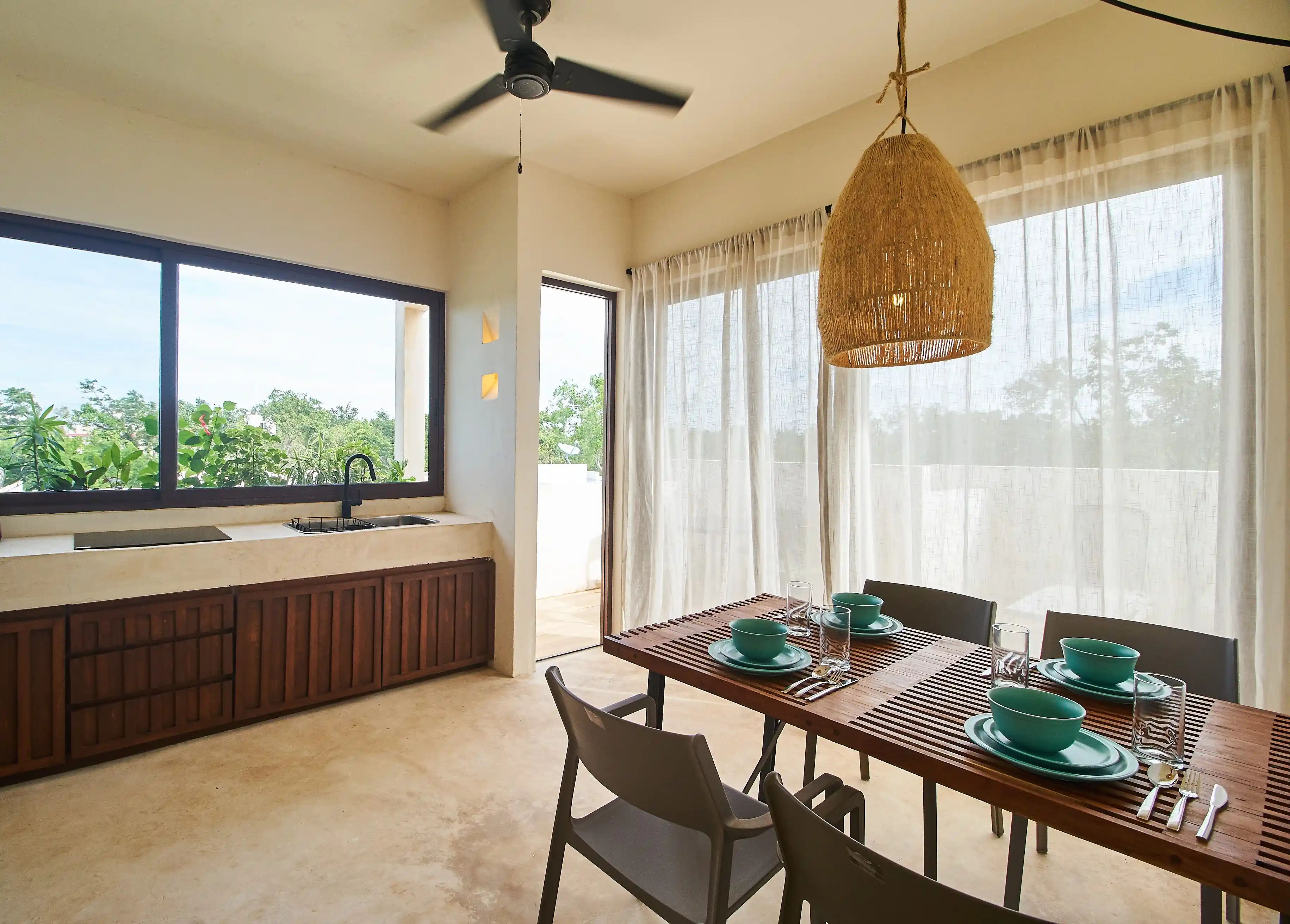  Turnkey Investment: 13-Unit Complex at Market Price - 物件實景