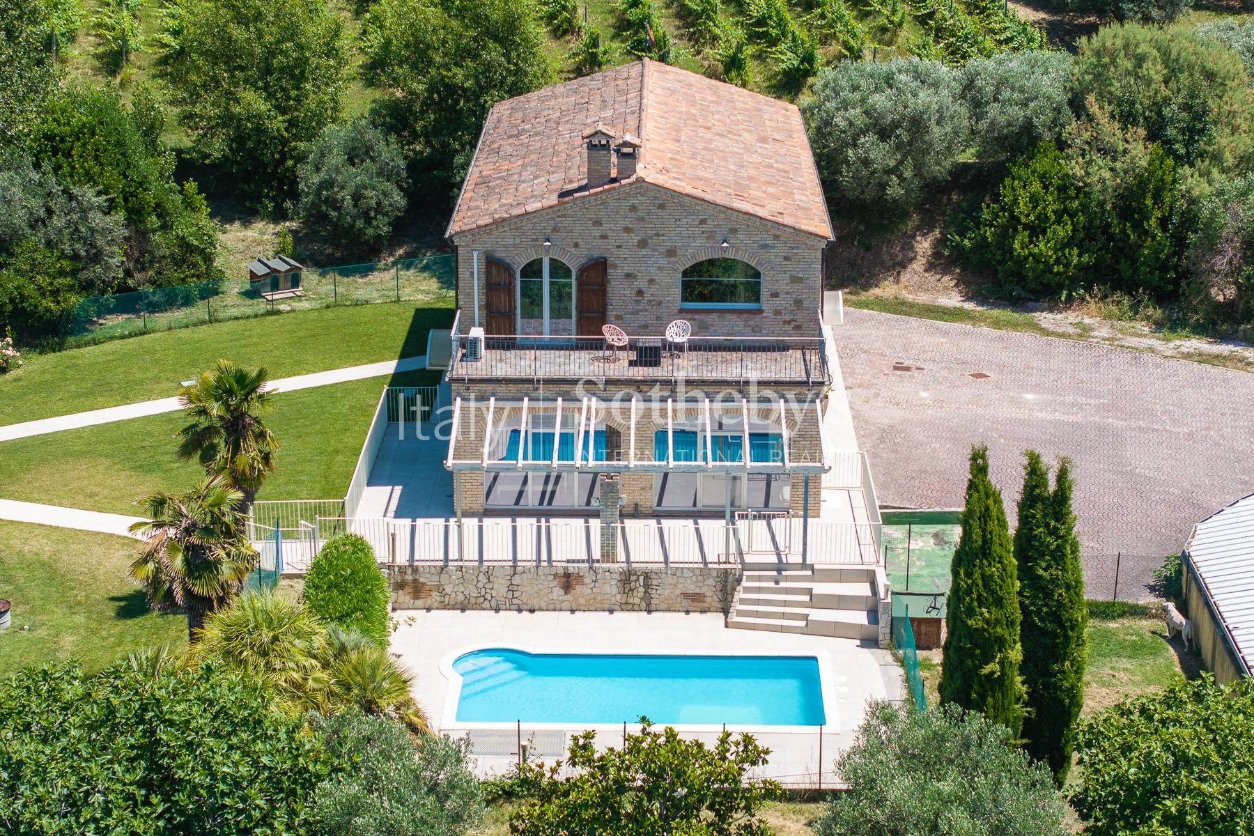  Elegant Contemporary Residence with Vineyard Near the Sea - 物件實景
