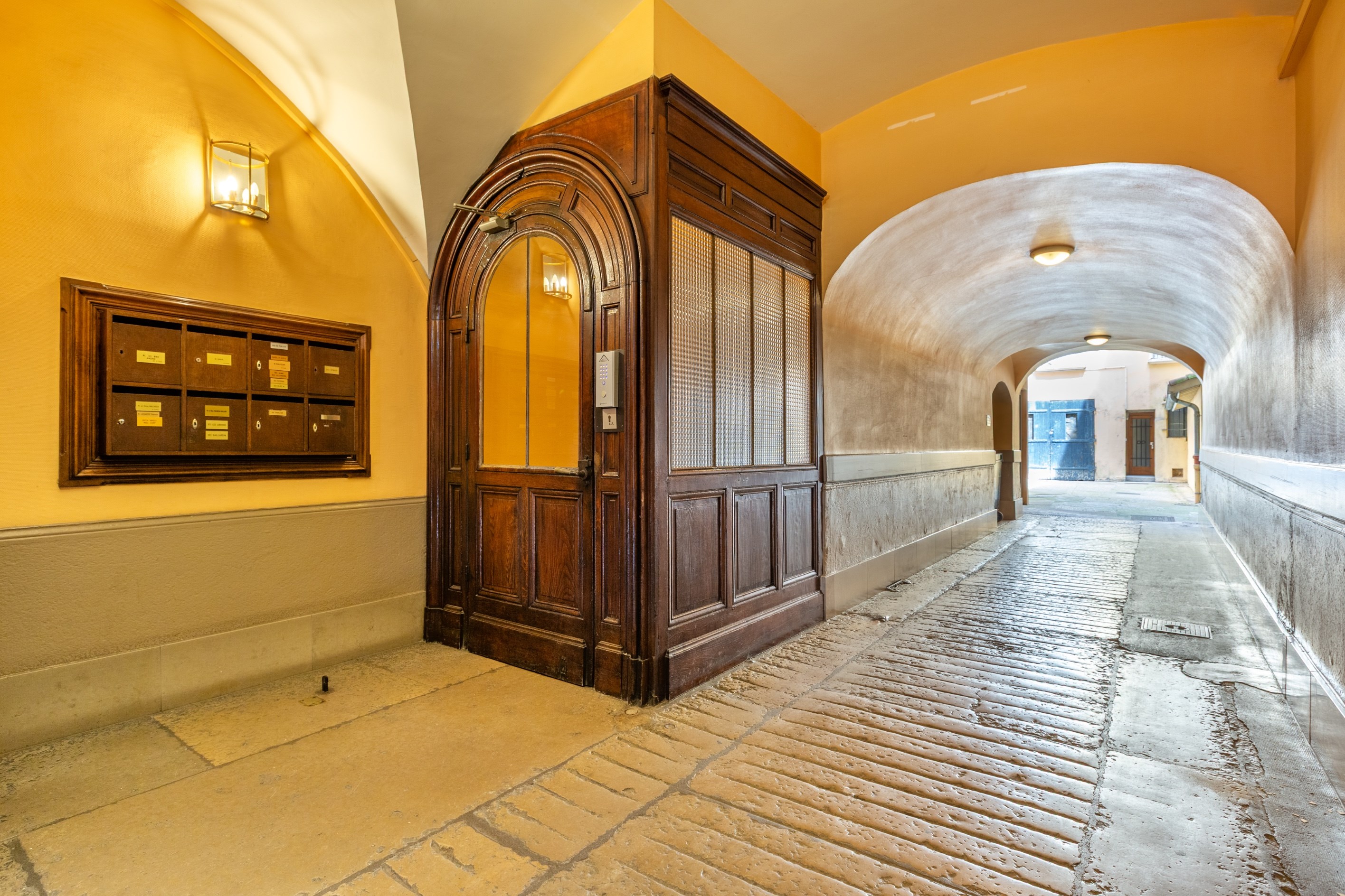  Character Apartment – Elegance, Generous Volumes & Exceptional Features - 物件實景
