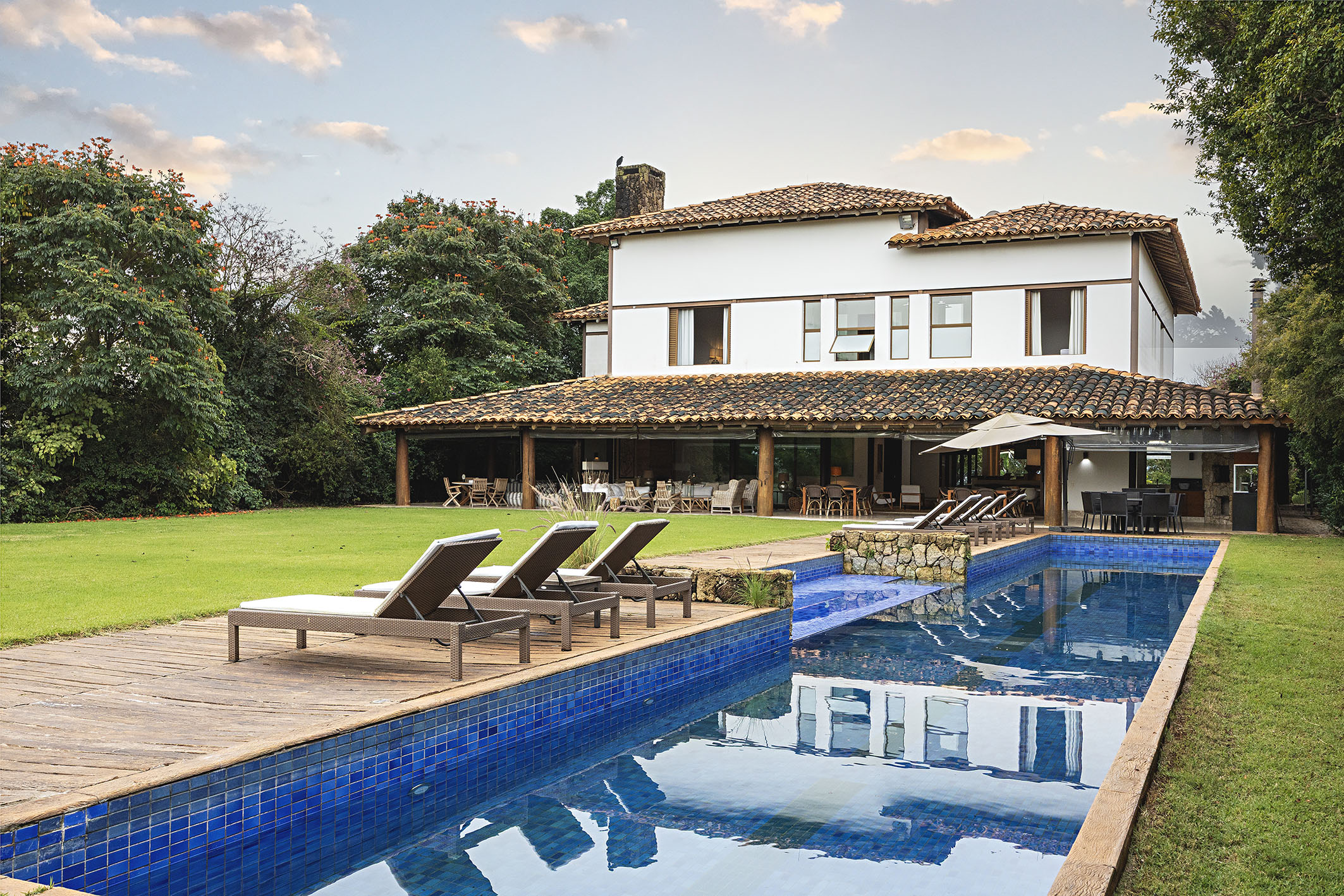 Farmhouse-Style Residence with Permanent Views of the Golf Course - 物件實景