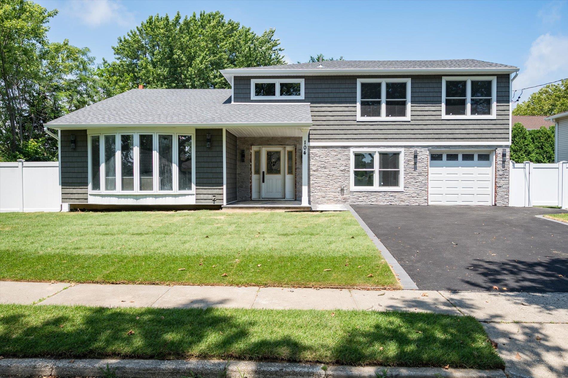 Massapequa Park, New York, 11762, United States, 5 Bedrooms Bedrooms, ,4 BathroomsBathrooms,Residential,For Sale,1903014
