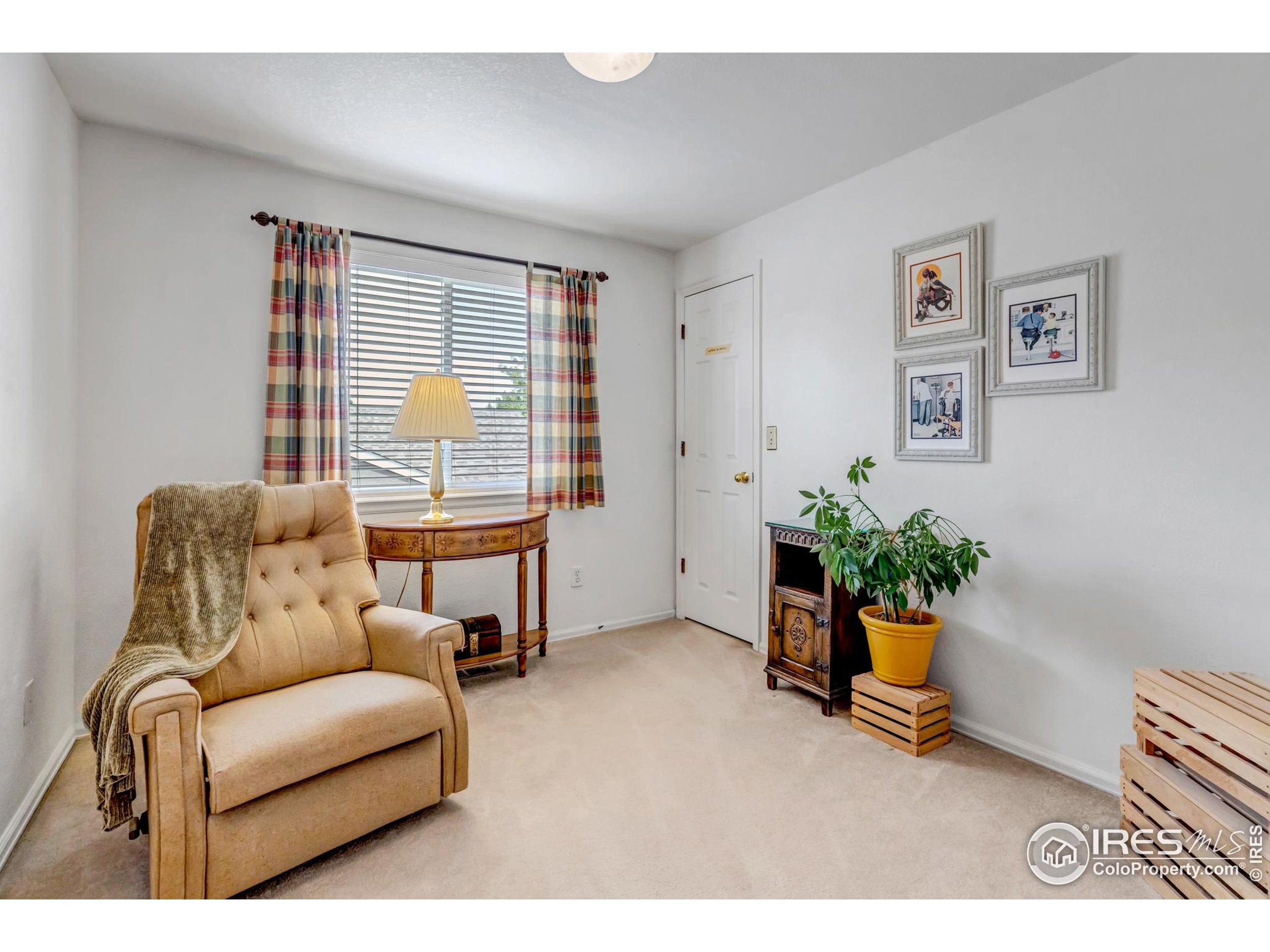 Longmont, Colorado, 80504, United States, 4 Bedrooms Bedrooms, ,3 BathroomsBathrooms,Residential,For Sale,1895647