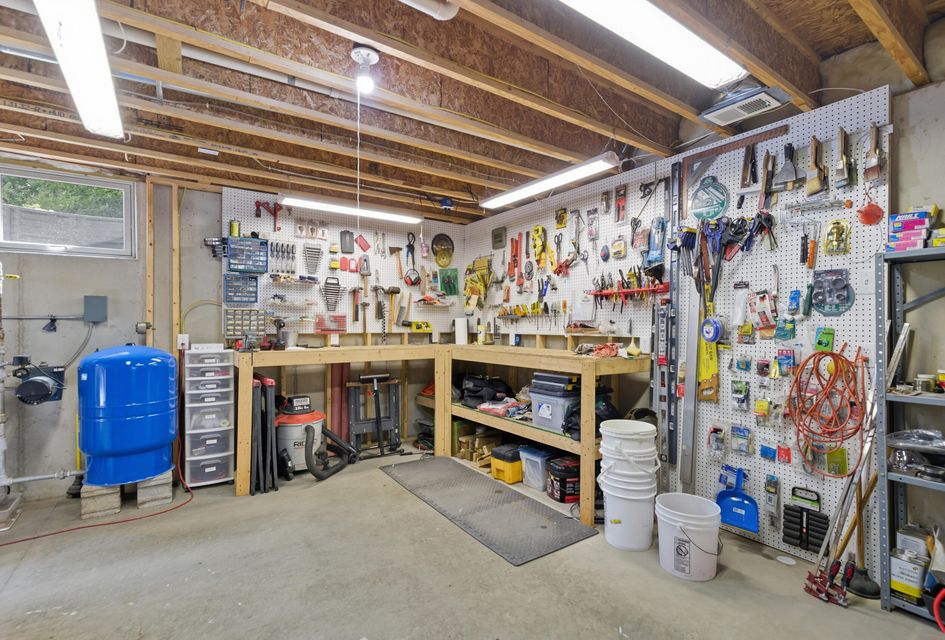 Big Rapids, Michigan, 49307, United States, 3 Bedrooms Bedrooms, ,4 BathroomsBathrooms,Residential,For Sale,1976014