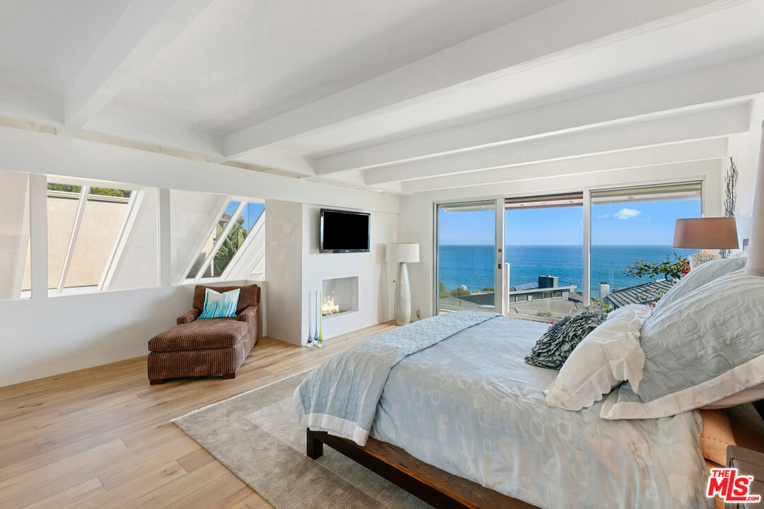Malibu, California, 90265, United States, 3 Bedrooms Bedrooms, ,4 BathroomsBathrooms,Residential,For Sale,1807694
