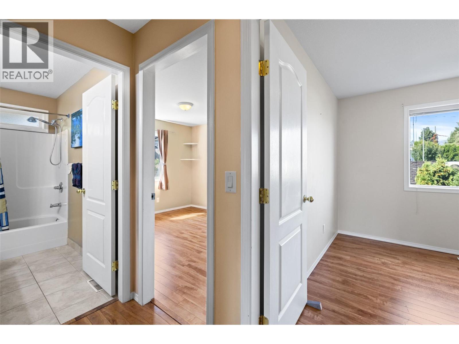 LAKE COUNTRY, British Columbia, V4V 1J1, CA, 5 Bedrooms Bedrooms, ,3 BathroomsBathrooms,Residential,For Sale,1950737