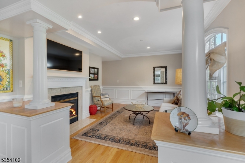 Morristown Town, New Jersey, 07960, United States, 2 Bedrooms Bedrooms, ,3 BathroomsBathrooms,Residential,For Sale,1794347
