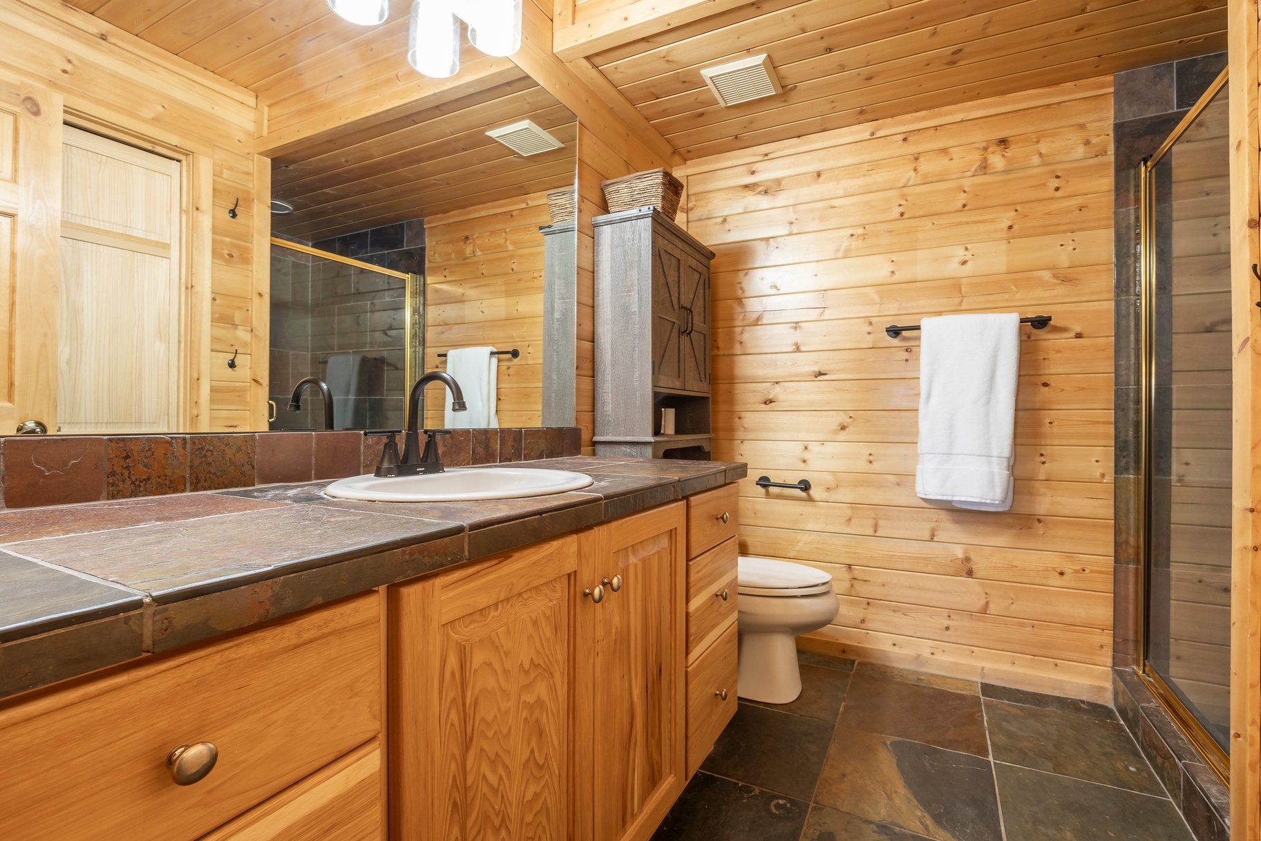  Modernized Timberlakes Cabin Home - 物件實景