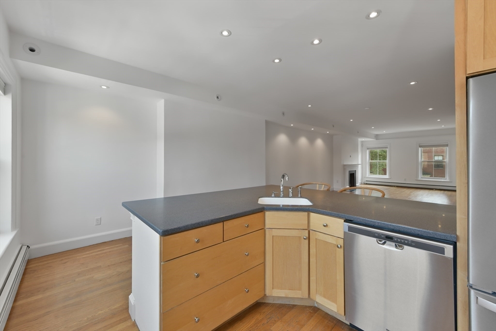 Boston, Massachusetts, 02118, United States, 2 Bedrooms Bedrooms, ,3 BathroomsBathrooms,Residential,For Sale,1978811