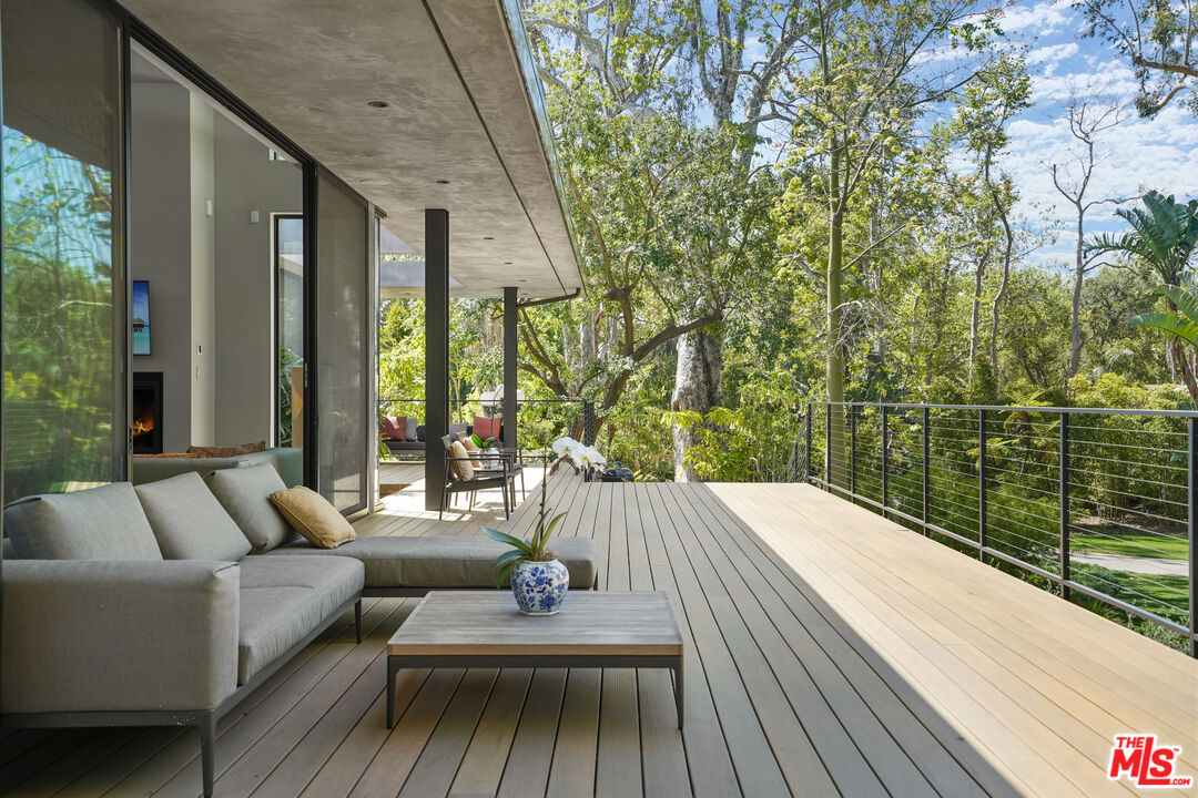 Malibu, California, 90265, United States, 4 Bedrooms Bedrooms, ,3 BathroomsBathrooms,Residential,For Sale,1917899