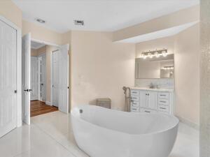 Plantation, Florida, 33325, United States, 5 Bedrooms Bedrooms, ,4 BathroomsBathrooms,Residential,For Sale,2005457