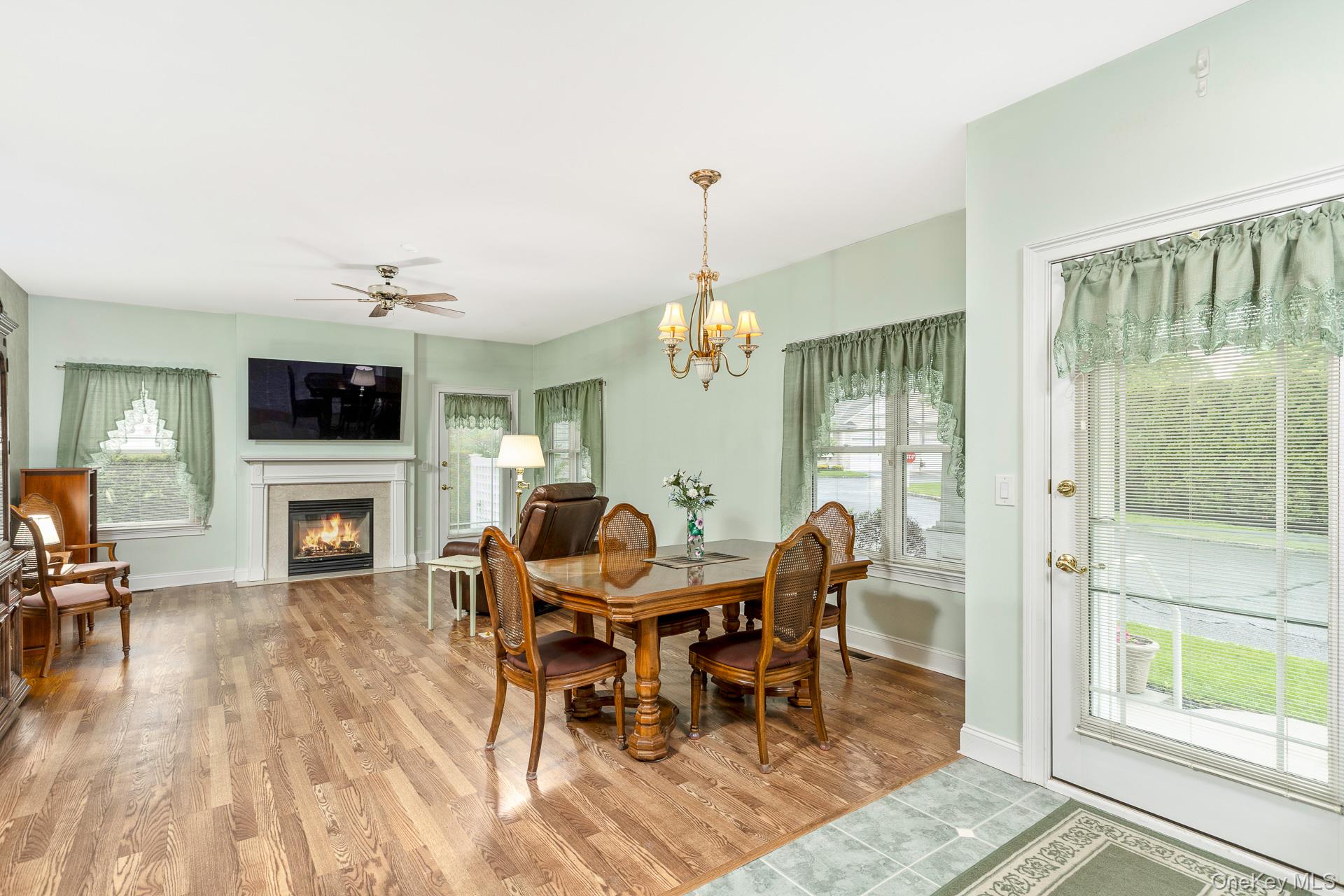  45 Oak Run, Stony Brook, NY, 11790 - 物件實景