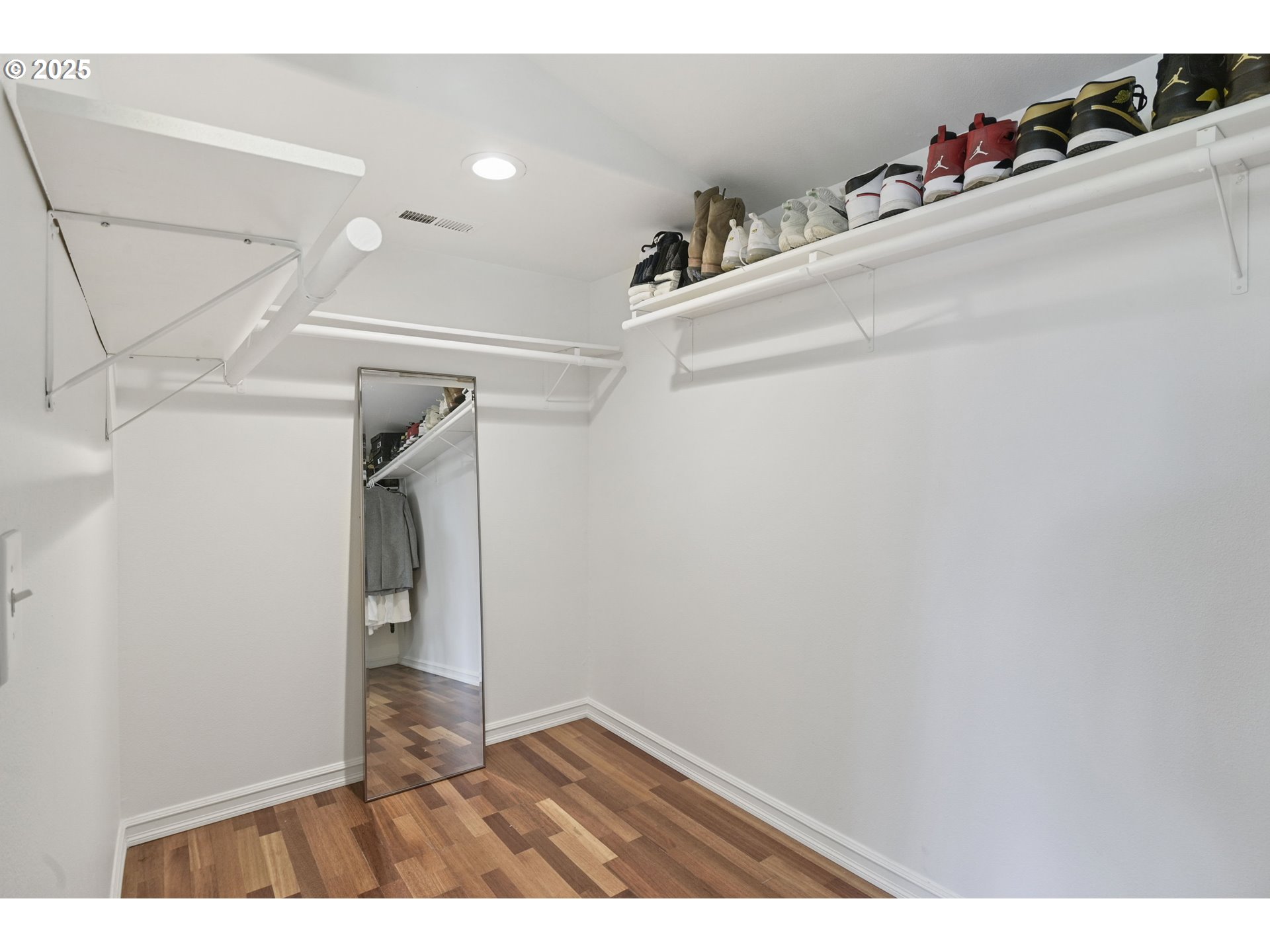 Vancouver, Washington, 98686, United States, 6 Bedrooms Bedrooms, ,3 BathroomsBathrooms,Residential,For Sale,1989368