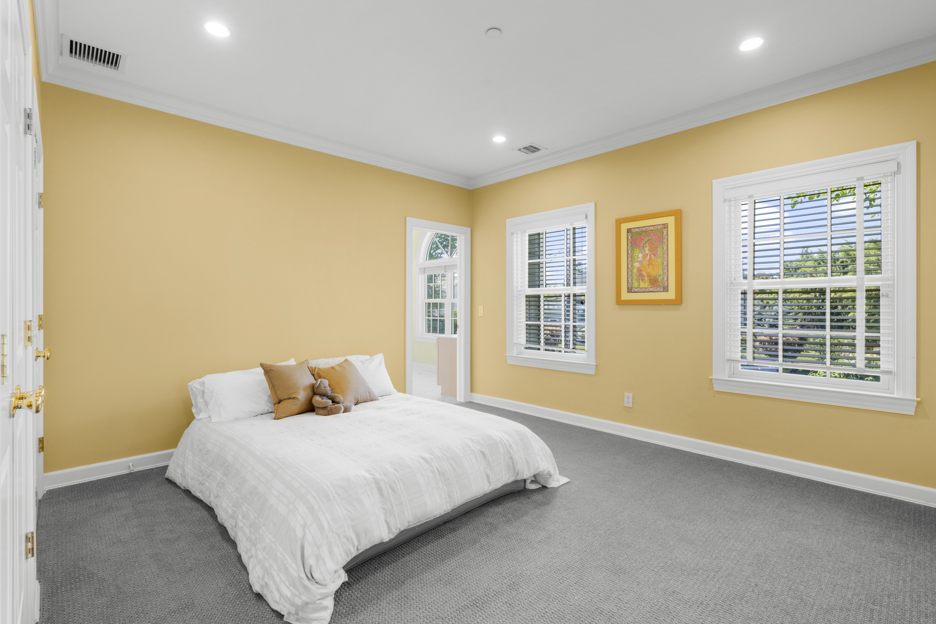  Elegant Larchmont Colonial - 物件實景