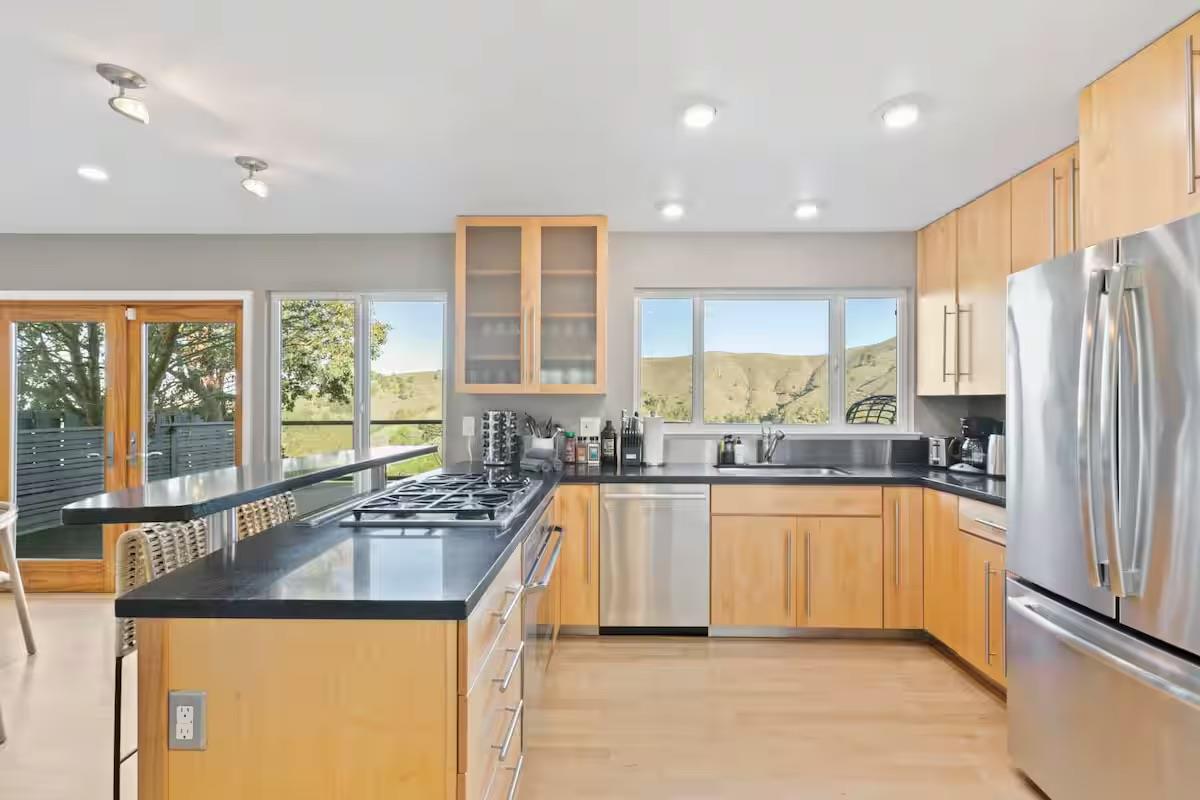 Pacifica, California, 94044, United States, 4 Bedrooms Bedrooms, ,4 BathroomsBathrooms,Residential,For Sale,1988181