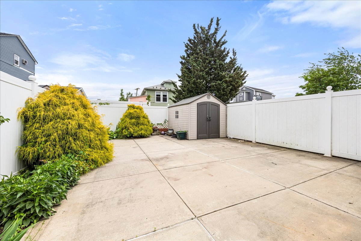 Broad Channel, New York, 11693, United States, 3 Bedrooms Bedrooms, ,2 BathroomsBathrooms,Residential,For Sale,1936968