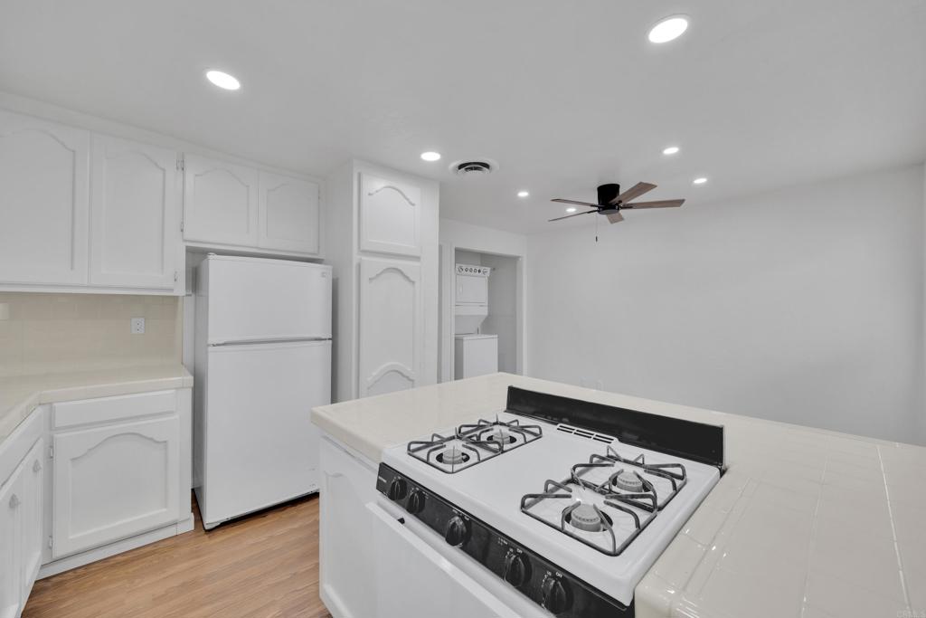 Spring Valley, California, 91977, United States, 6 Bedrooms Bedrooms, ,4 BathroomsBathrooms,Residential,For Sale,1996017