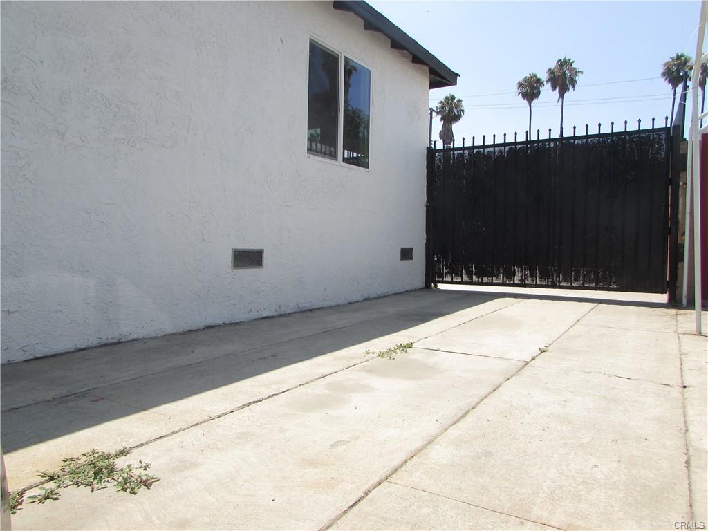 Compton, California, 90221, United States, 3 Bedrooms Bedrooms, ,1 BathroomBathrooms,Residential,For Sale,1904243