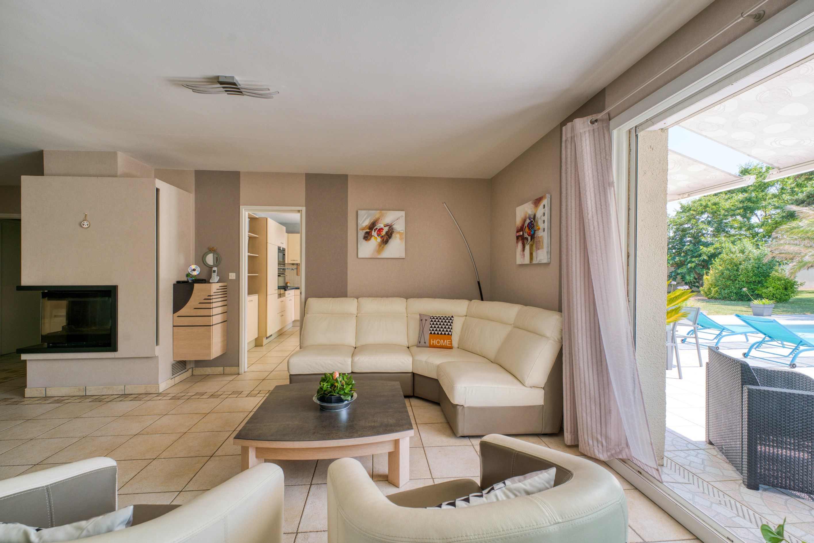  Spacious Family Home with Pool, Large Private Grounds and Independent Guest Cot… - 物件實景