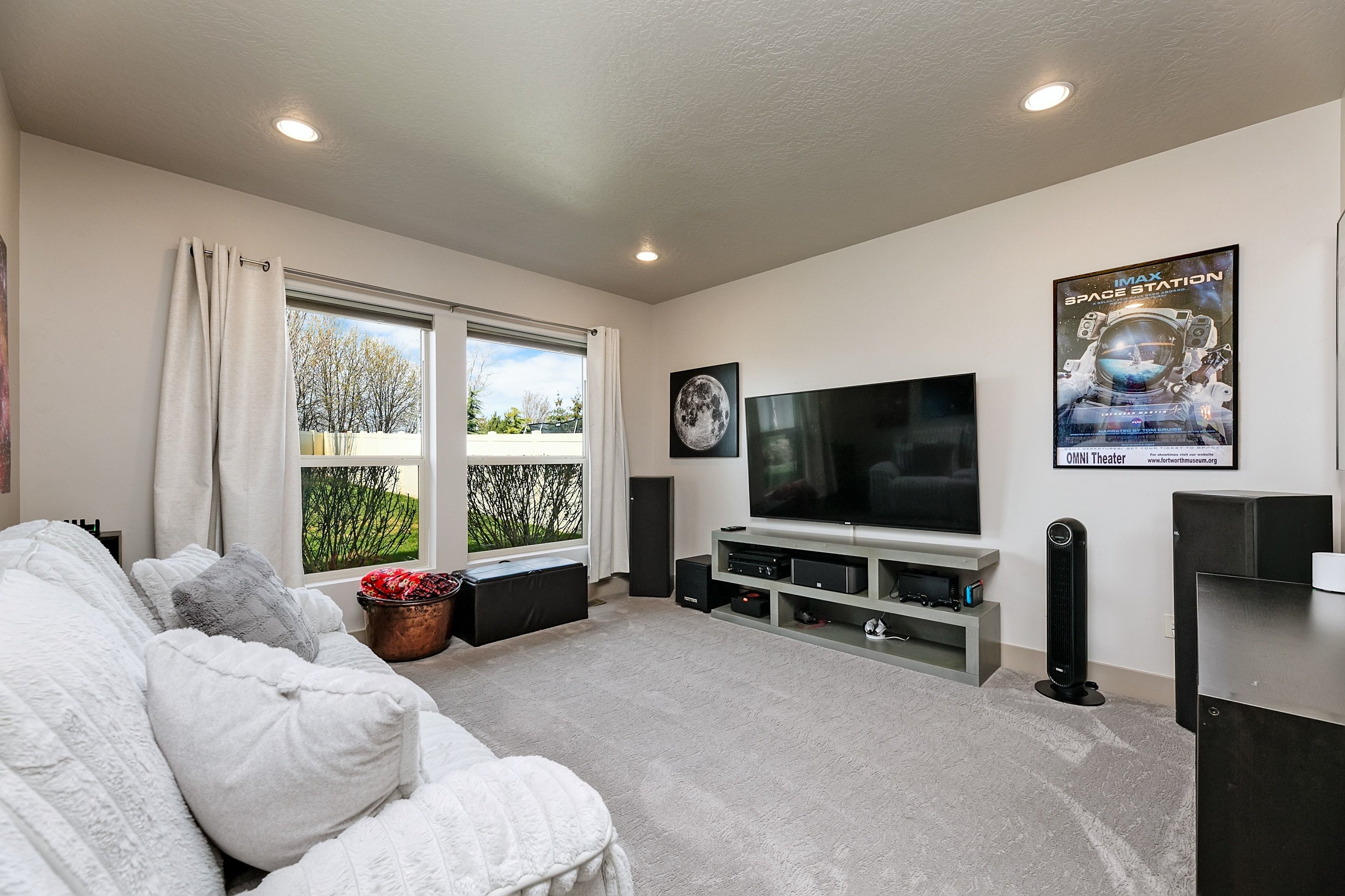  Beautiful Single Level - Former Builder Model Home - 物件實景