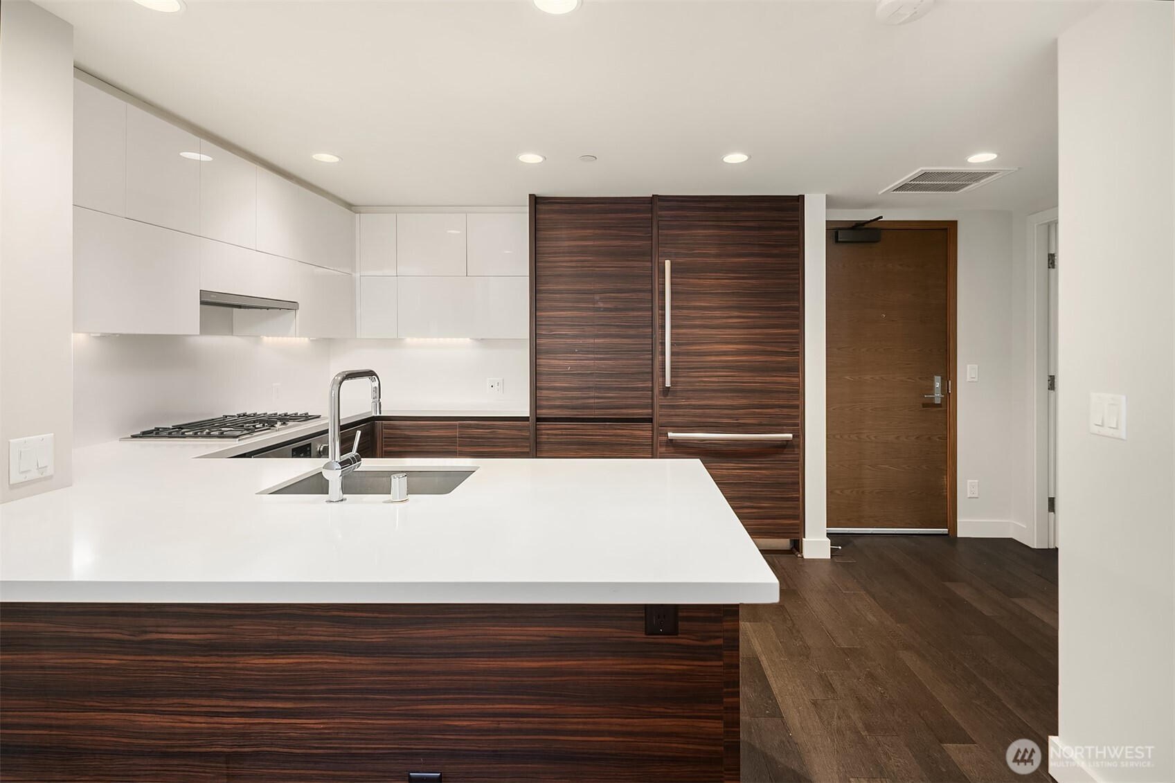 Seattle, Washington, 98121, United States, 1 Bedroom Bedrooms, ,1 BathroomBathrooms,Residential,For Sale,1950574