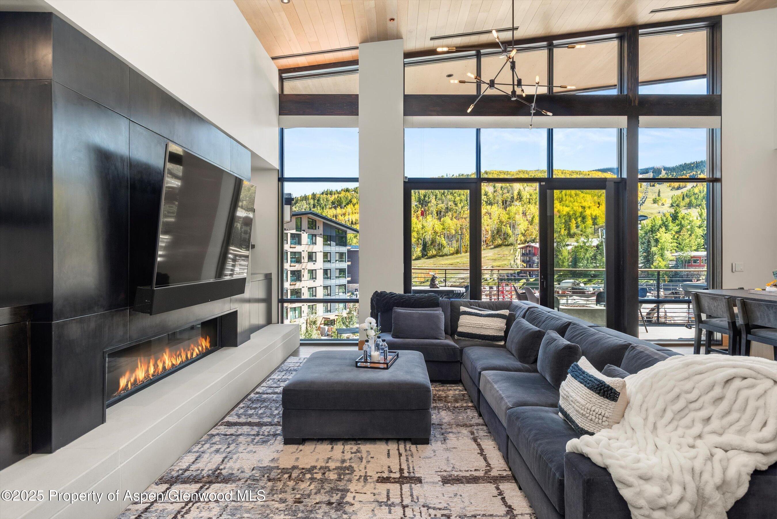 Snowmass Village, Colorado, 81615, United States, 3 Bedrooms Bedrooms, ,3 BathroomsBathrooms,Residential,For Sale,1997105