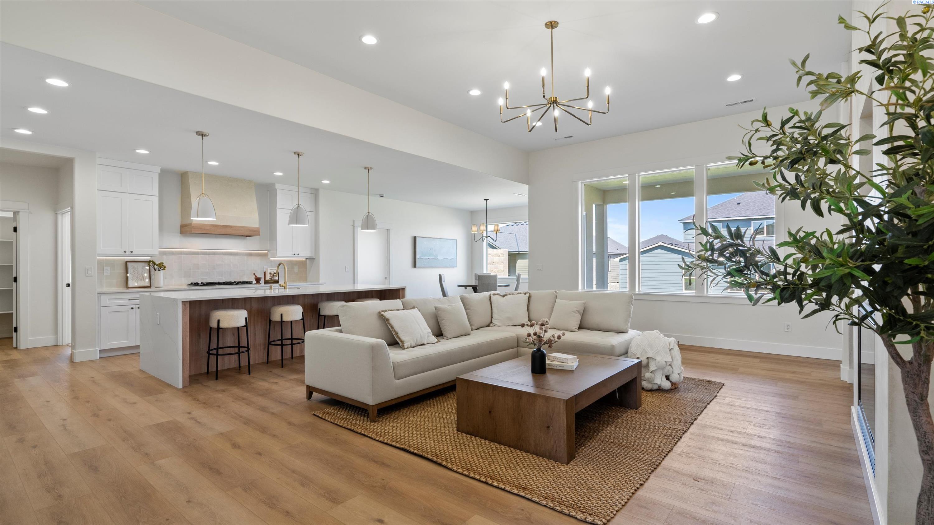 Richland, Washington, 99352, United States, 4 Bedrooms Bedrooms, ,3 BathroomsBathrooms,Residential,For Sale,1996125