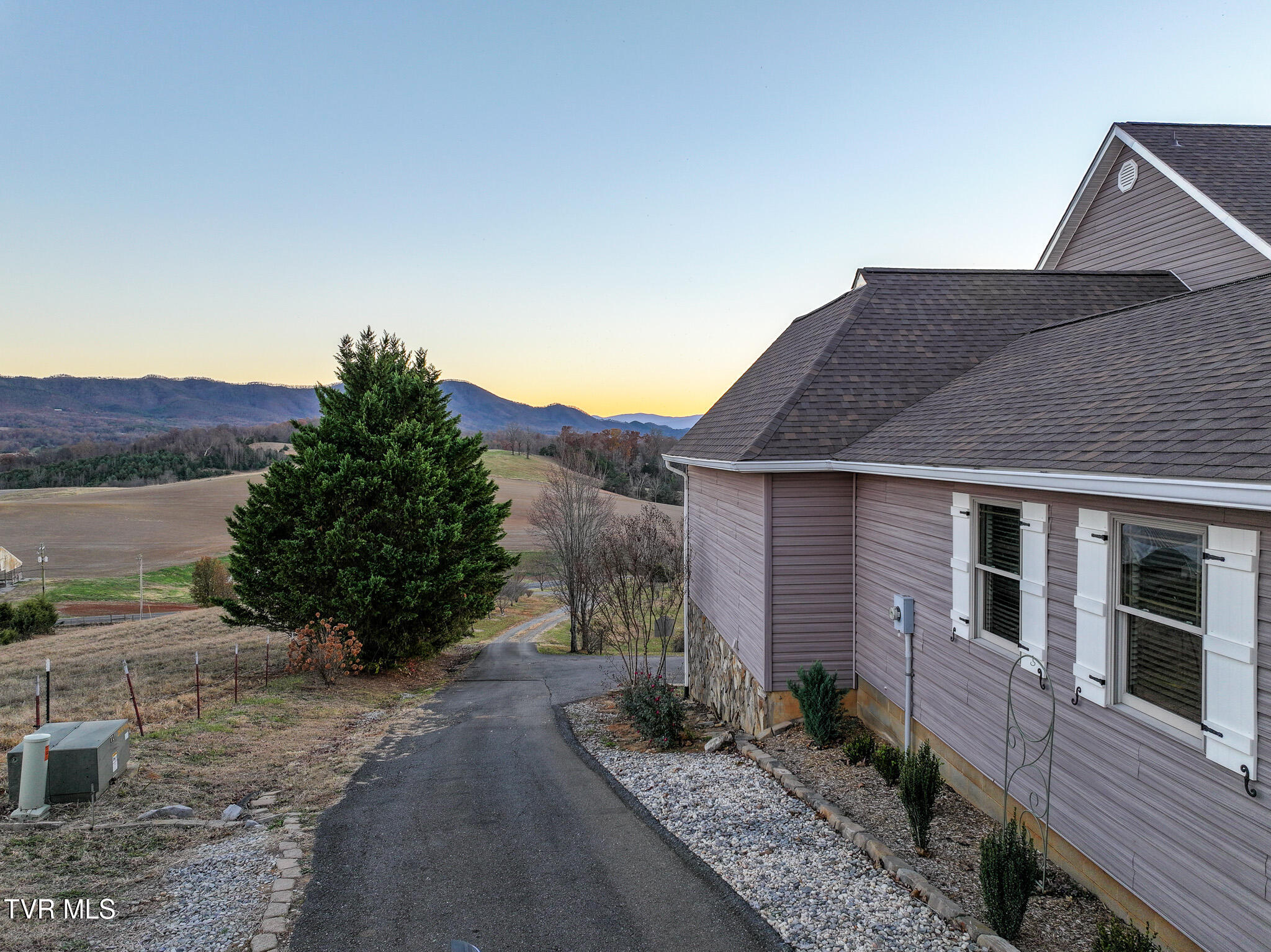 Parrottsville, Tennessee, 37843, United States, 5 Bedrooms Bedrooms, ,4 BathroomsBathrooms,Residential,For Sale,2005757