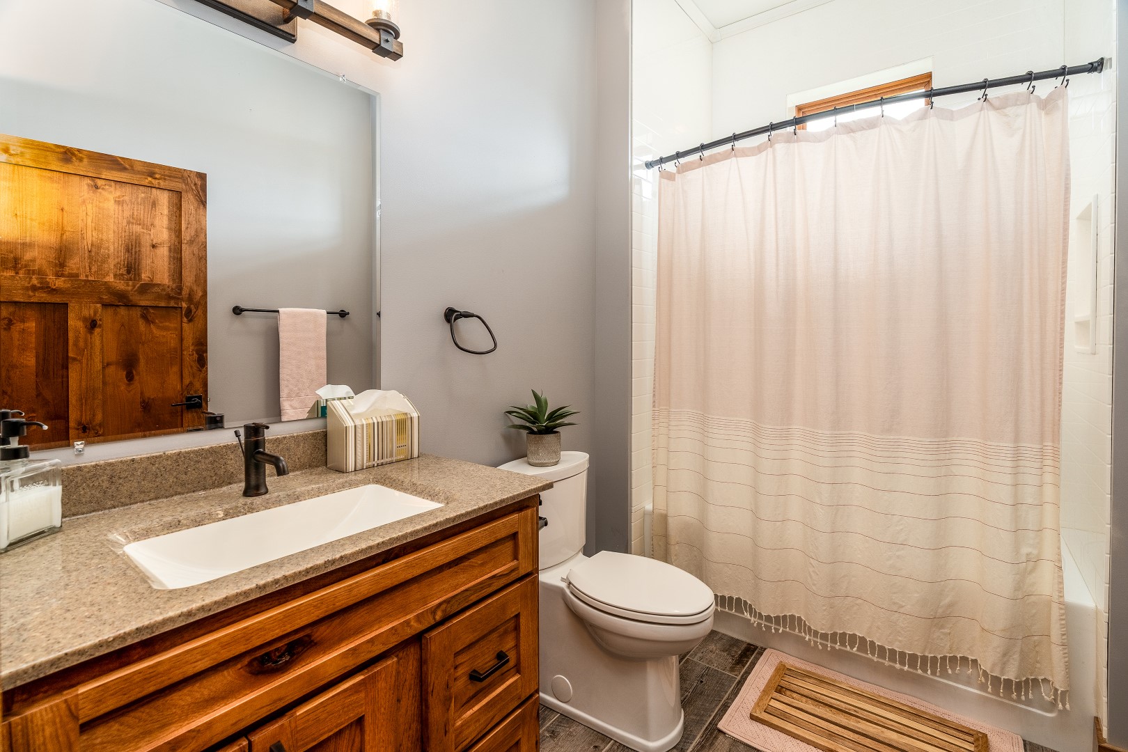 Carbondale, Illinois, 62902, United States, 3 Bedrooms Bedrooms, ,8 BathroomsBathrooms,Residential,For Sale,1986074