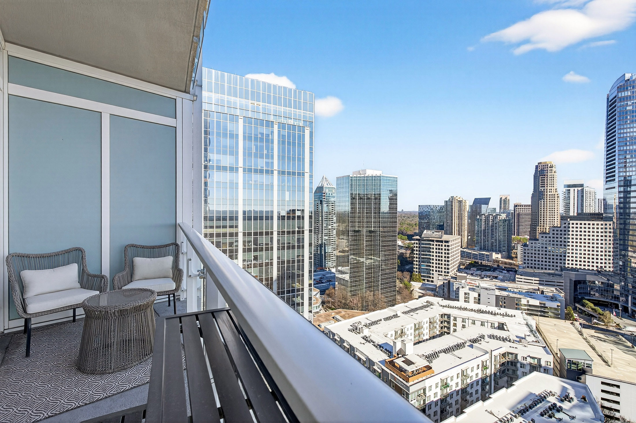  Refined Two Bedroom Residence with Sweeping Skyline Views - 物件實景