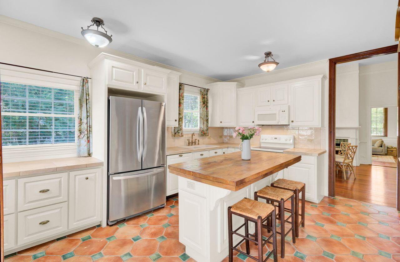Summerville, South Carolina, 29483, United States, 3 Bedrooms Bedrooms, ,2 BathroomsBathrooms,Residential,For Sale,1938734