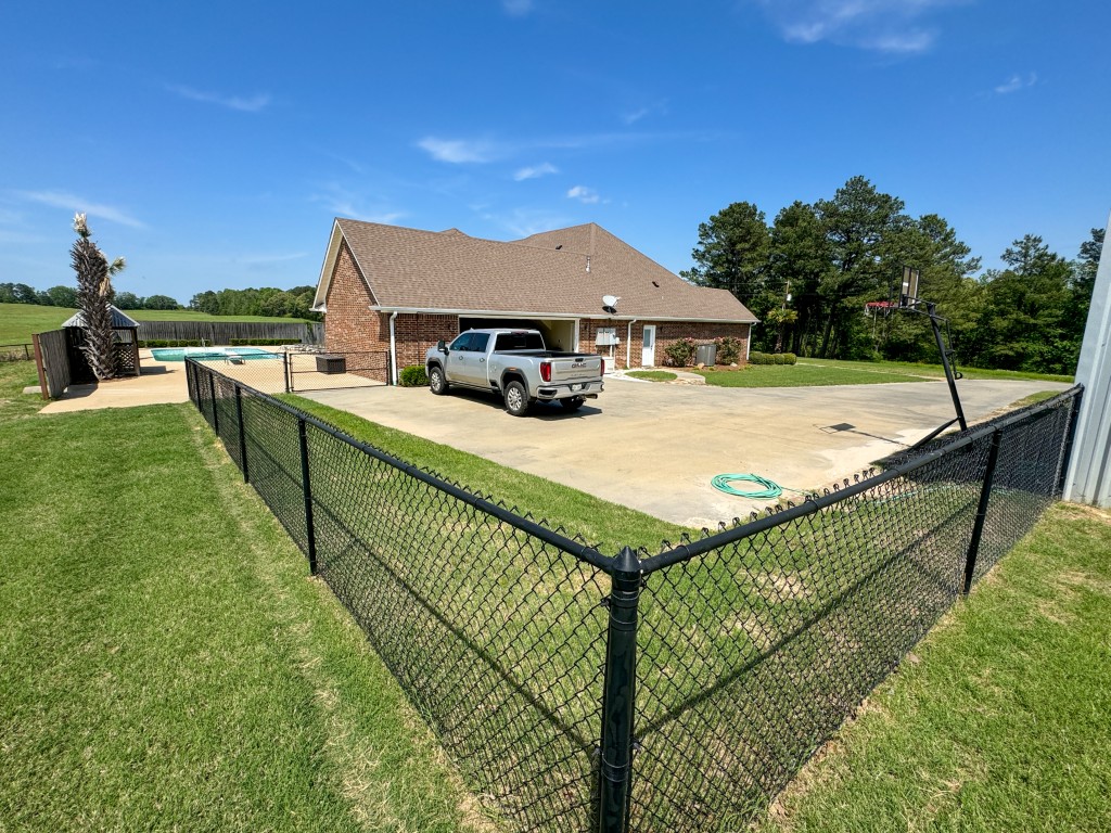 Bloomburg, Texas, 75556, United States, 4 Bedrooms Bedrooms, ,2 BathroomsBathrooms,Residential,For Sale,1789211