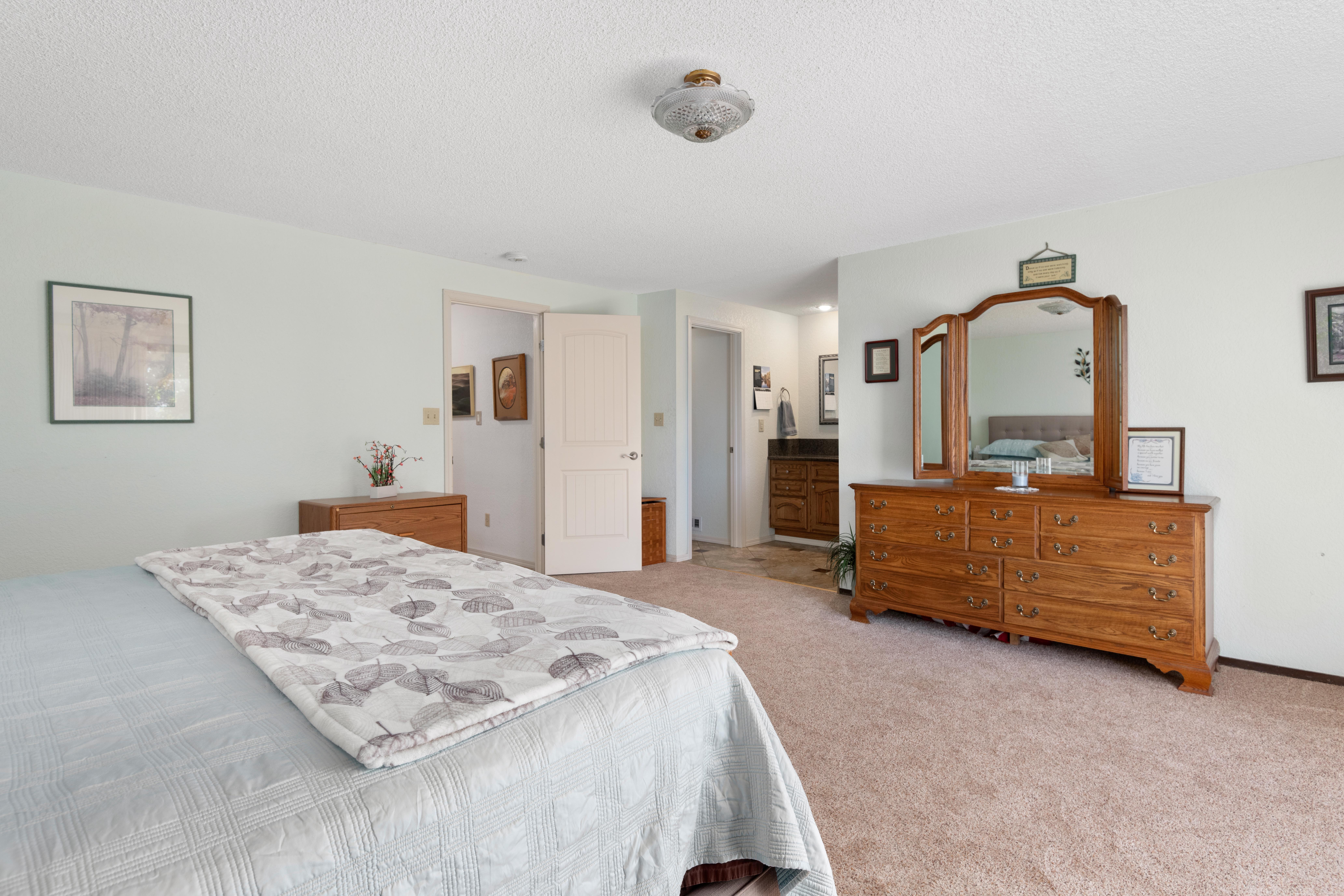  Property with a POOL and room for a shop - 物件實景