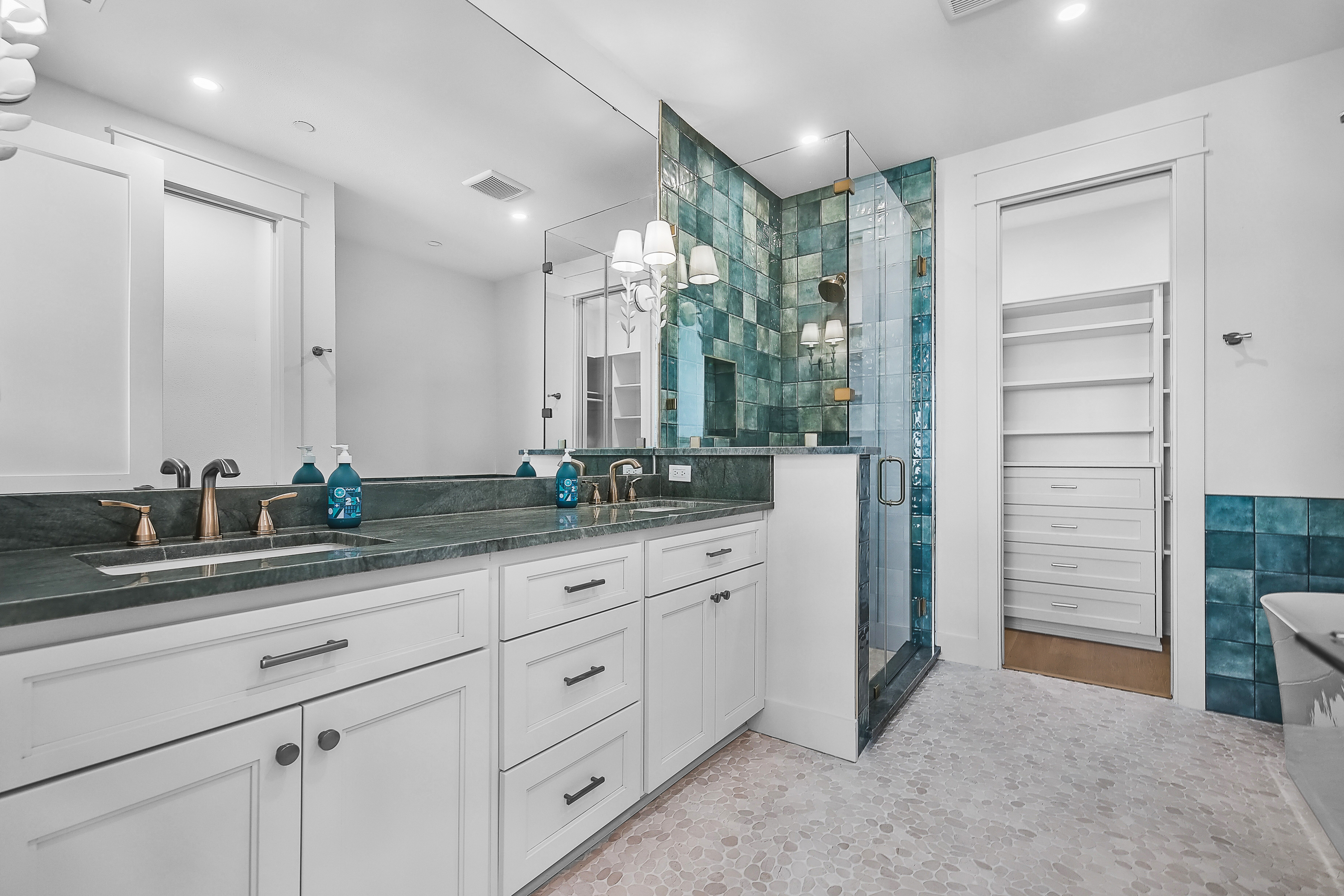  Coastal Elegance Meets Waterfront Living - 物件實景