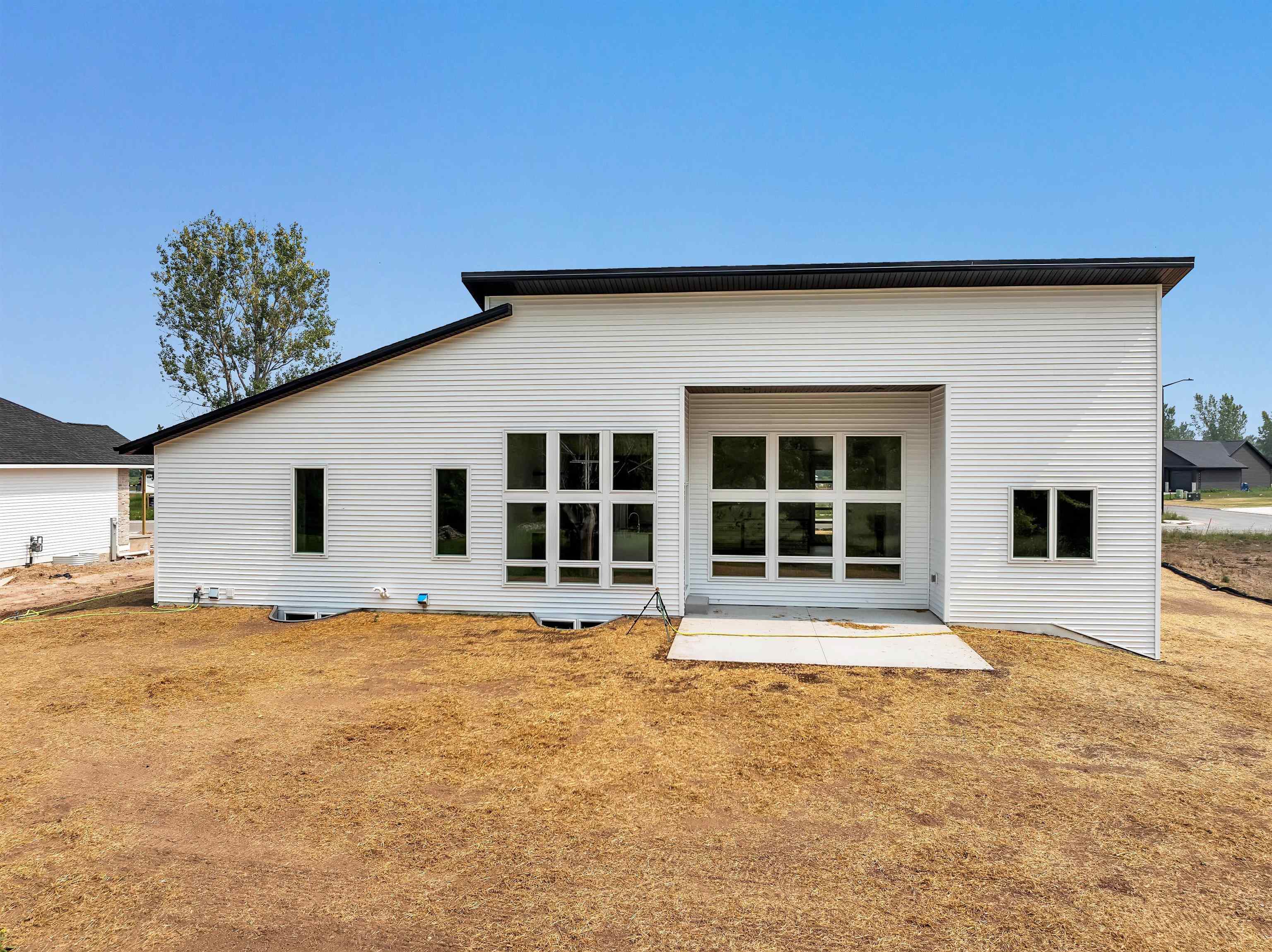 DE PERE, Wisconsin, 54115, United States, 3 Bedrooms Bedrooms, ,3 BathroomsBathrooms,Residential,For Sale,1911999