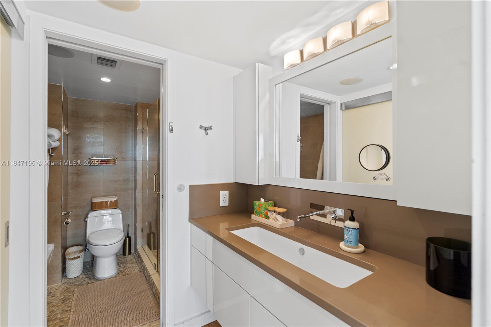 Miami, Florida, 33129, United States, 2 Bedrooms Bedrooms, ,2 BathroomsBathrooms,Residential,For Sale,1900950