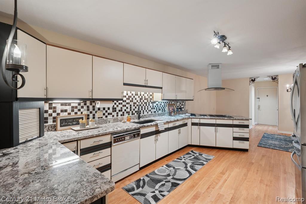 Grand Blanc, Michigan, 48439, United States, 3 Bedrooms Bedrooms, ,5 BathroomsBathrooms,Residential,For Sale,1986103