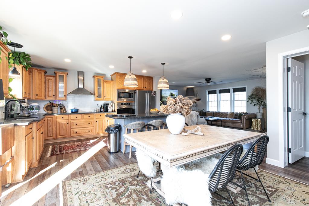 Onancock, Virginia, 23417, United States, 3 Bedrooms Bedrooms, ,2 BathroomsBathrooms,Residential,For Sale,1927447