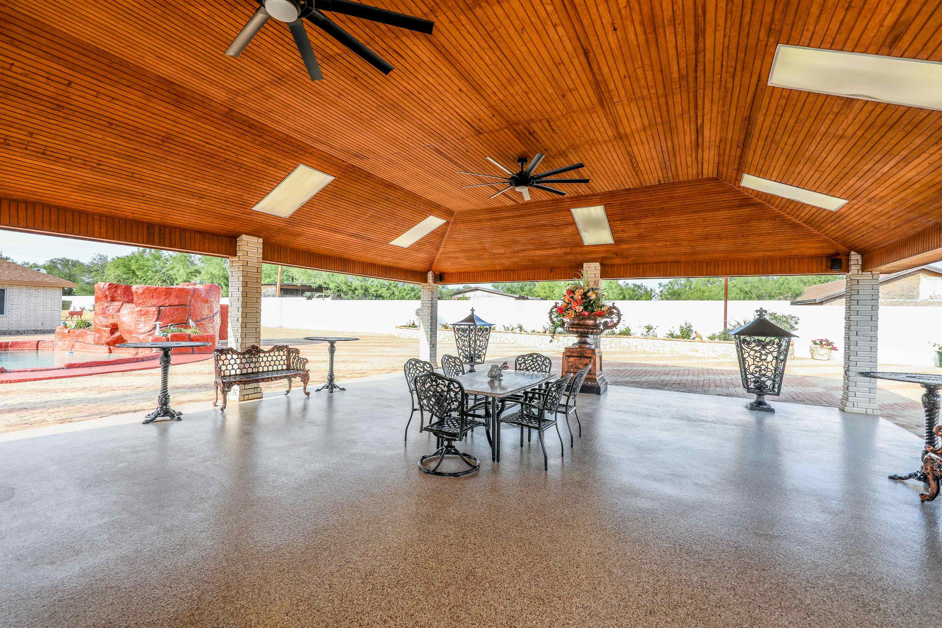 LAREDO, Texas, 78046, United States, 3 Bedrooms Bedrooms, ,4 BathroomsBathrooms,Residential,For Sale,1848774