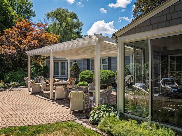 Dover, New Hampshire, 03820, United States, 3 Bedrooms Bedrooms, ,4 BathroomsBathrooms,Residential,For Sale,1926257