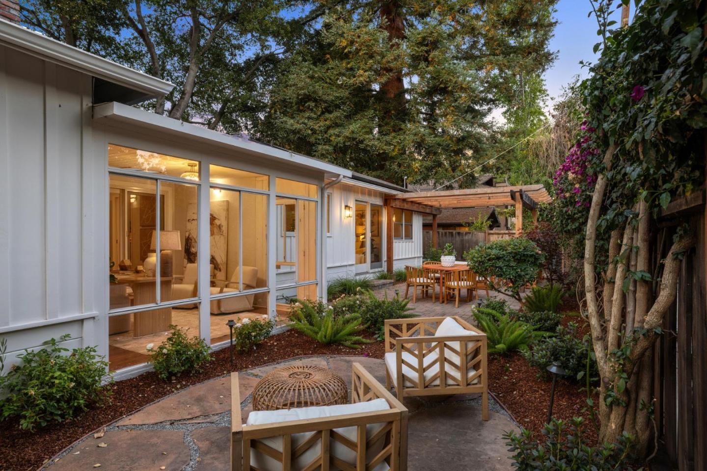 Menlo Park, California, 94025, United States, 3 Bedrooms Bedrooms, ,3 BathroomsBathrooms,Residential,For Sale,1941637