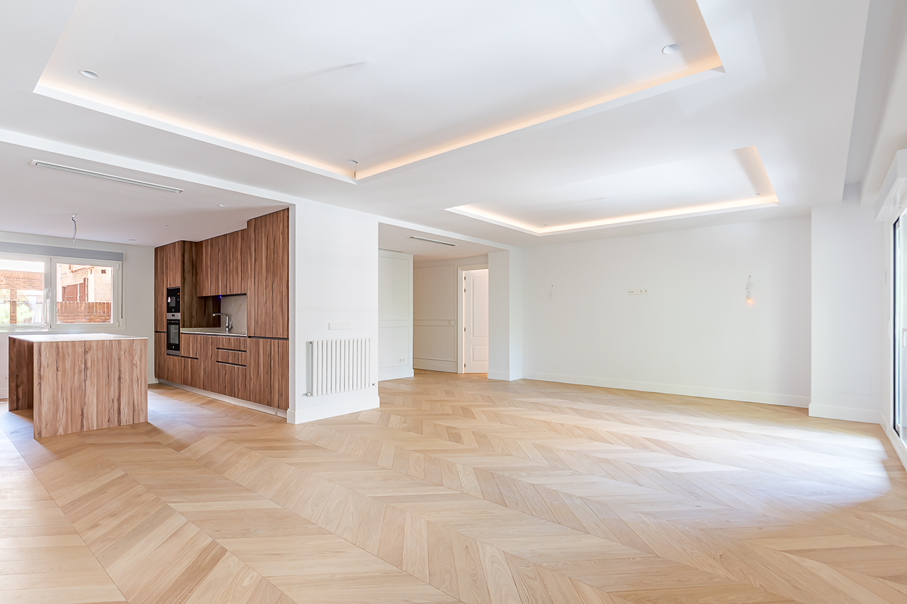  Flat with large terrace, balcony, parking, and storage room - 物件實景