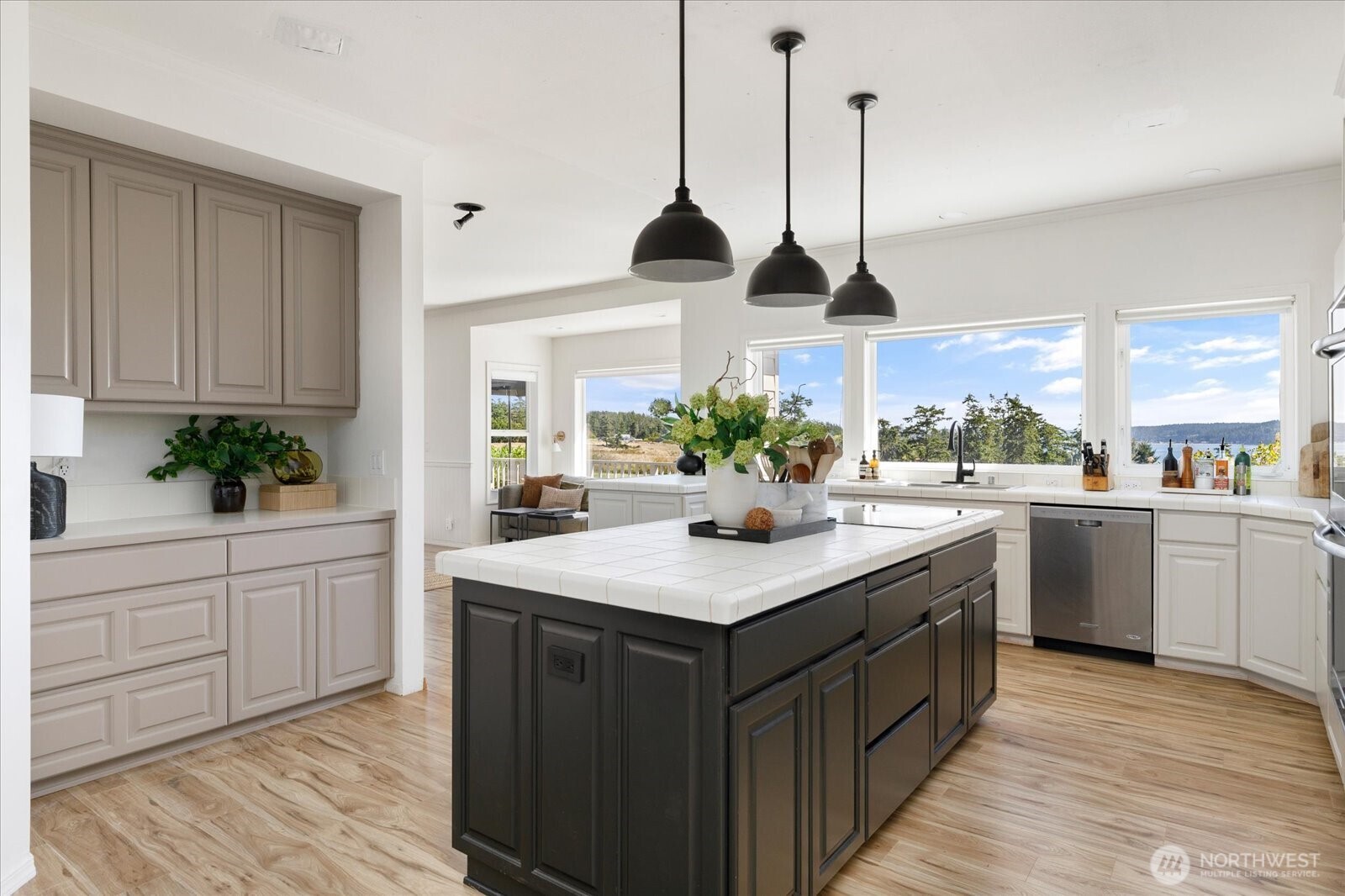 Oak Harbor, Washington, 98277, United States, 4 Bedrooms Bedrooms, ,2 BathroomsBathrooms,Residential,For Sale,1992987