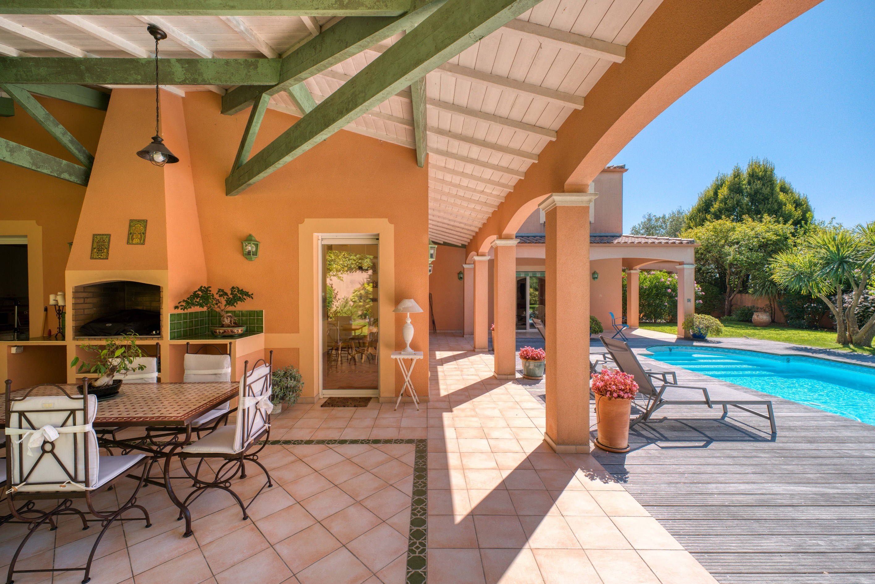  Exceptional Contemporary Villa with Pool and Premium Features - 物件實景