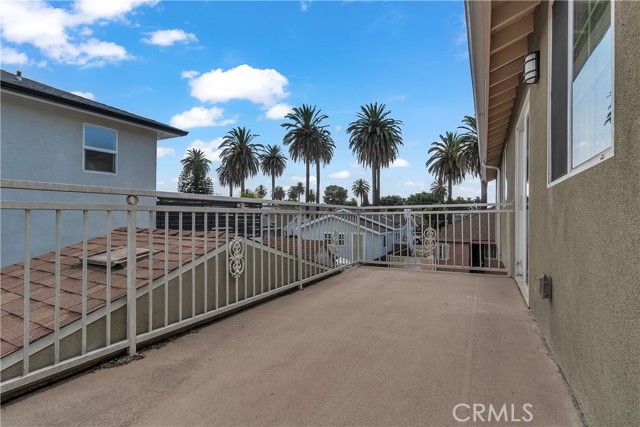 Los Angeles, California, 90062, United States, 5 Bedrooms Bedrooms, ,Residential,For Sale,1975907