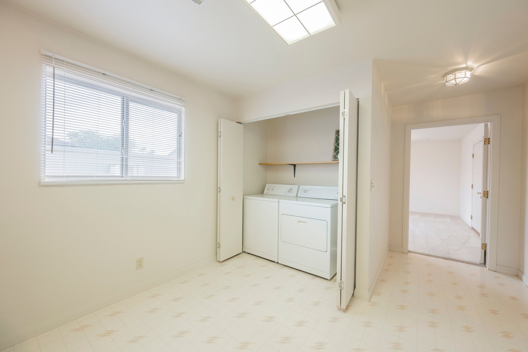  Rare Half Acre Opportunity in Henderson HOA, RV Hookups, Endless Potential - 物件實景
