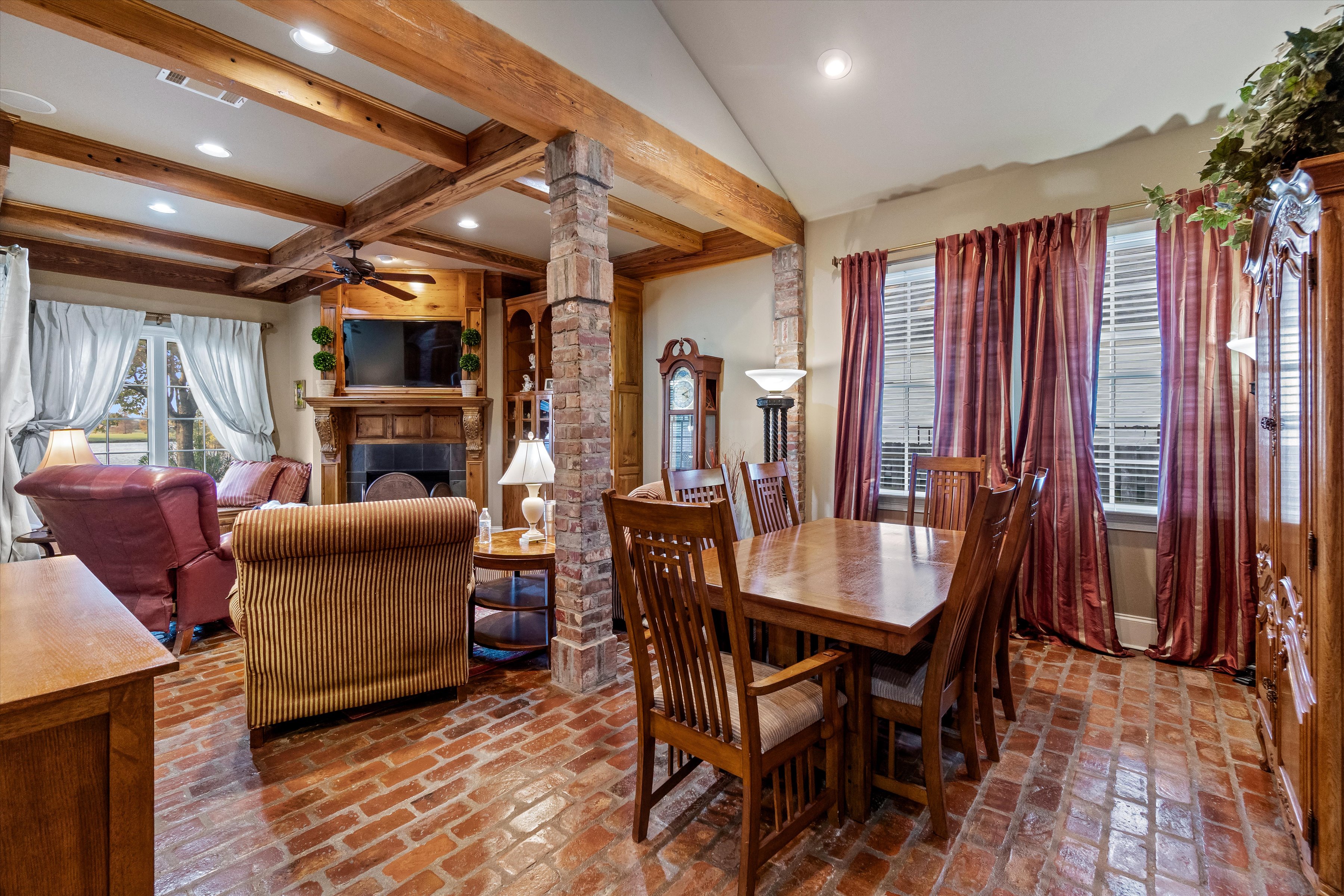 Baton Rouge, Louisiana, 70810, United States, 5 Bedrooms Bedrooms, ,6 BathroomsBathrooms,Residential,For Sale,2002046