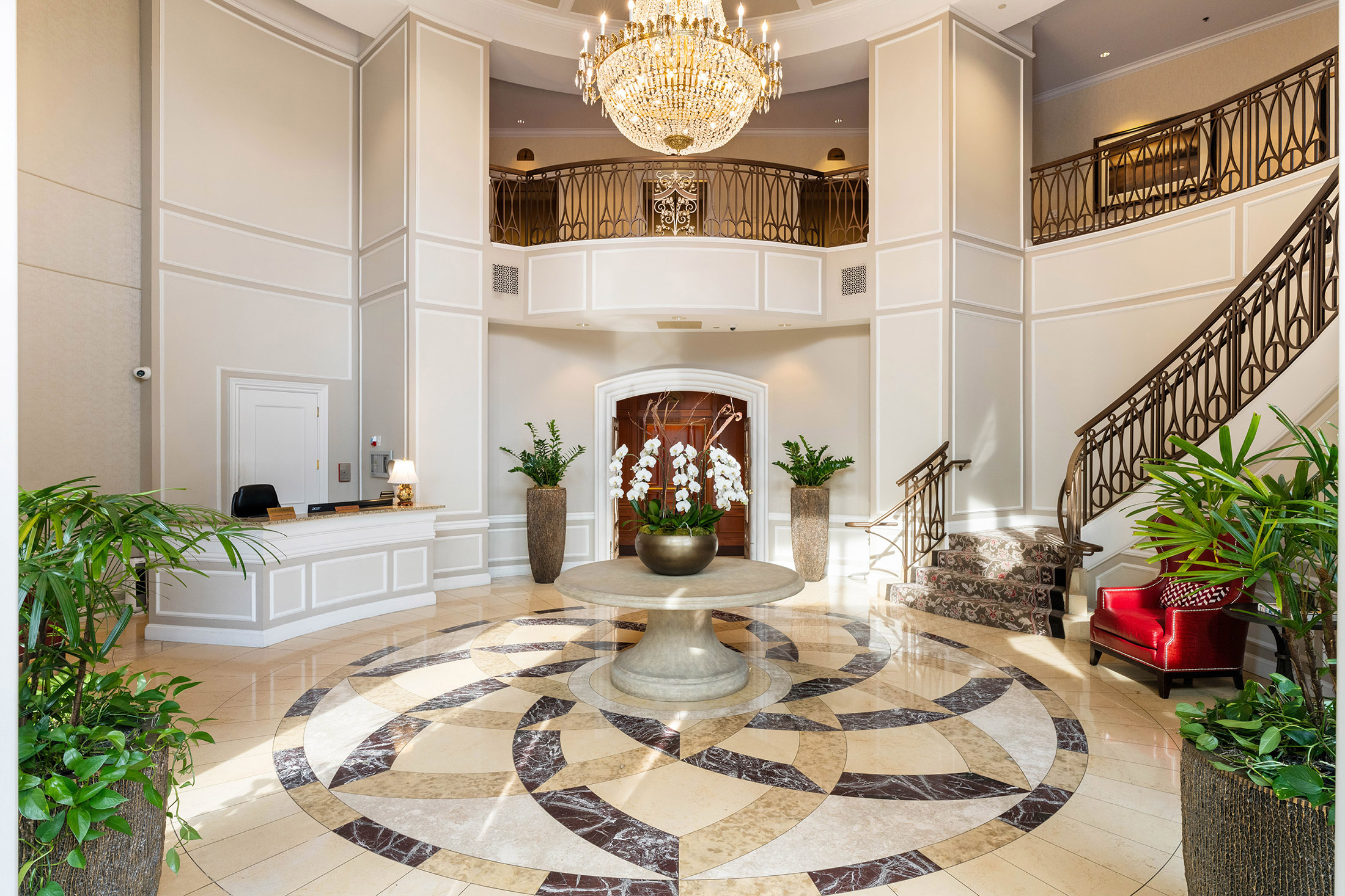  Modern Elegance in the Sky – Designer Penthouse with Skyline Views - 物件實景