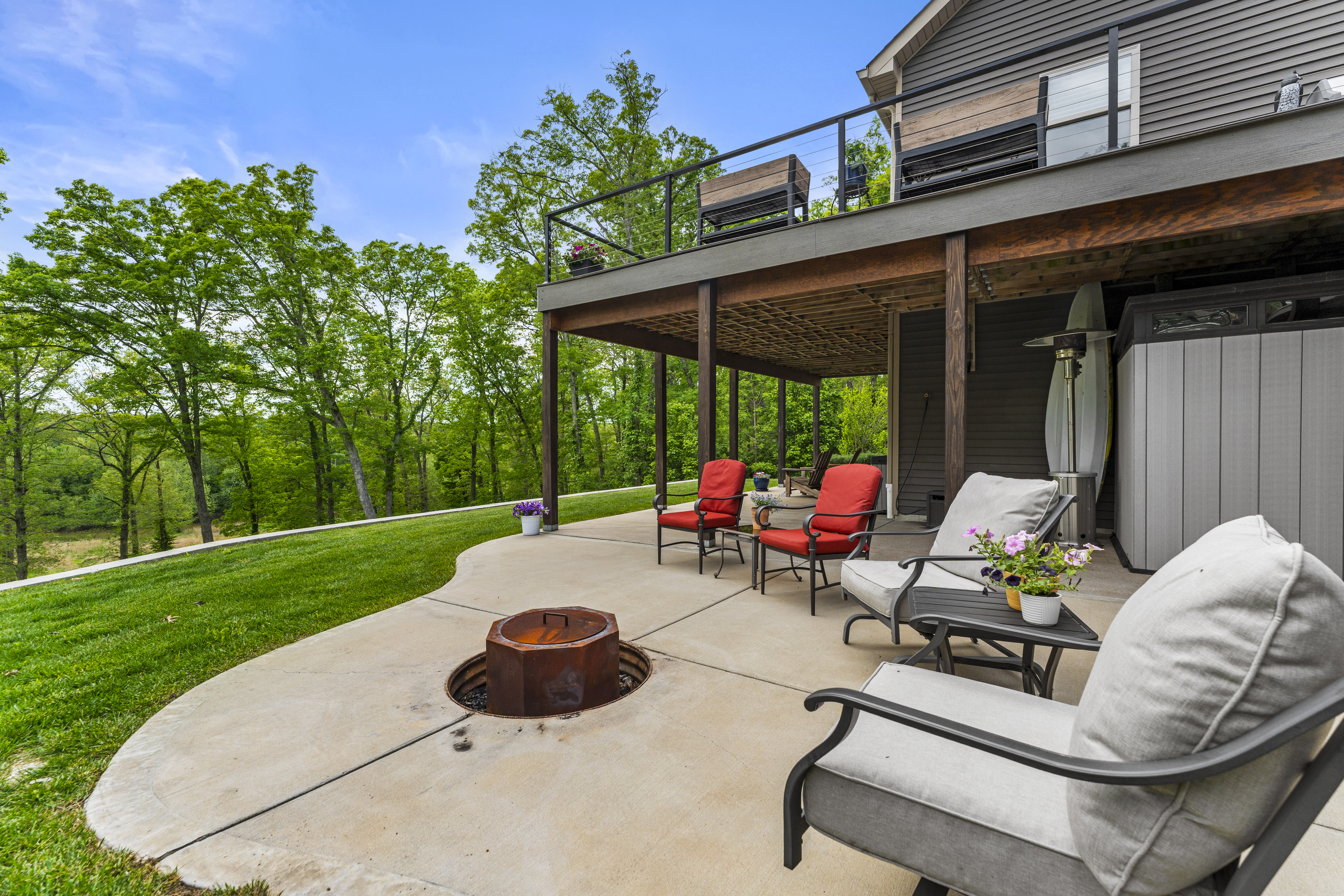  Discover unmatched luxury and versatility in this custom Craftsman-style estate - 物件實景